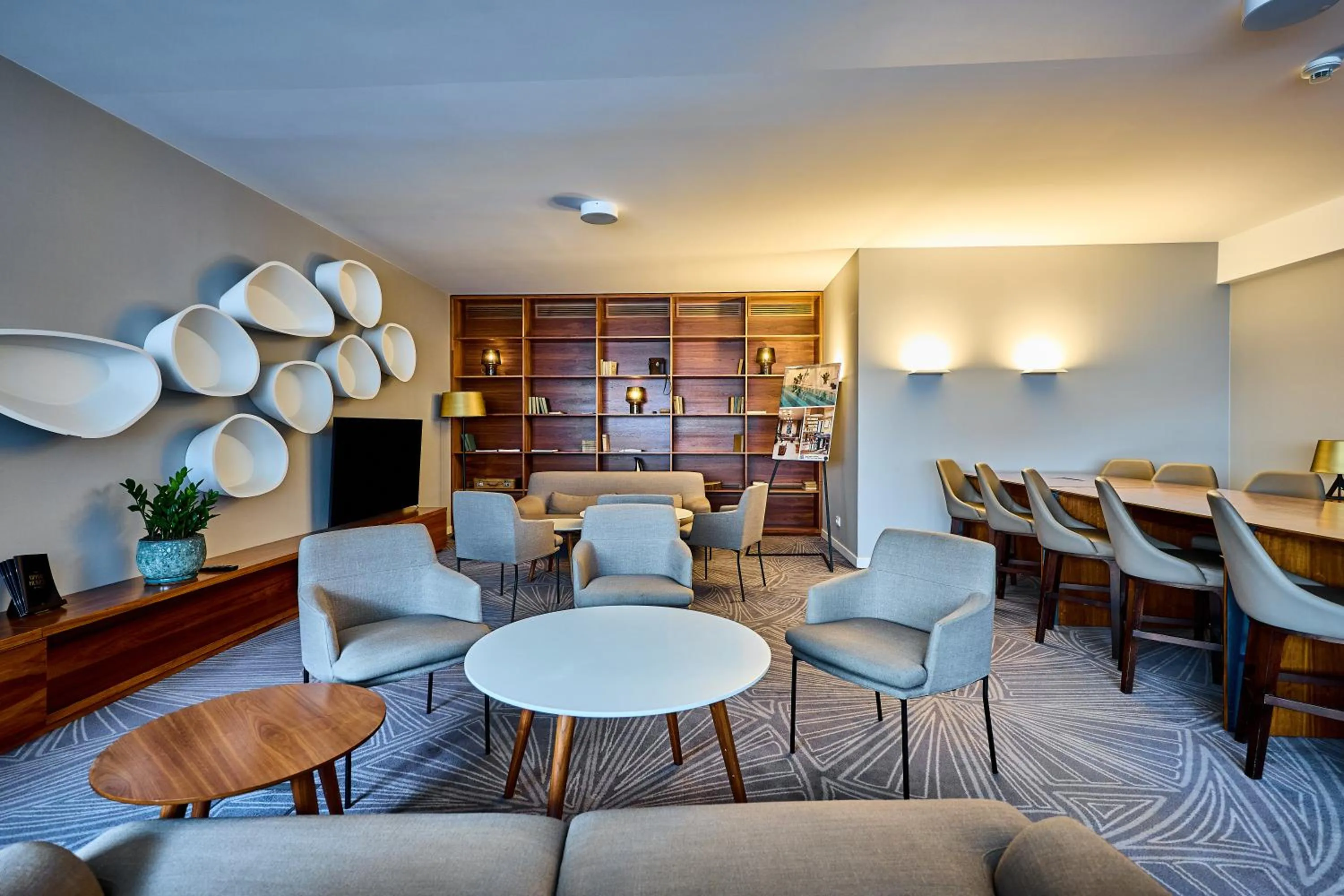 Seating area in DoubleTree by Hilton Wroclaw