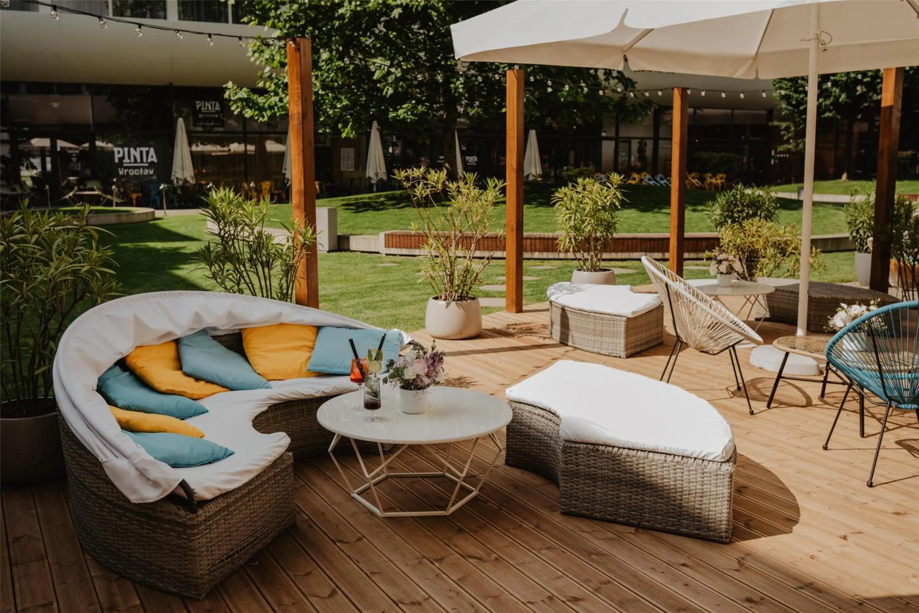 Lounge or bar in DoubleTree by Hilton Wroclaw