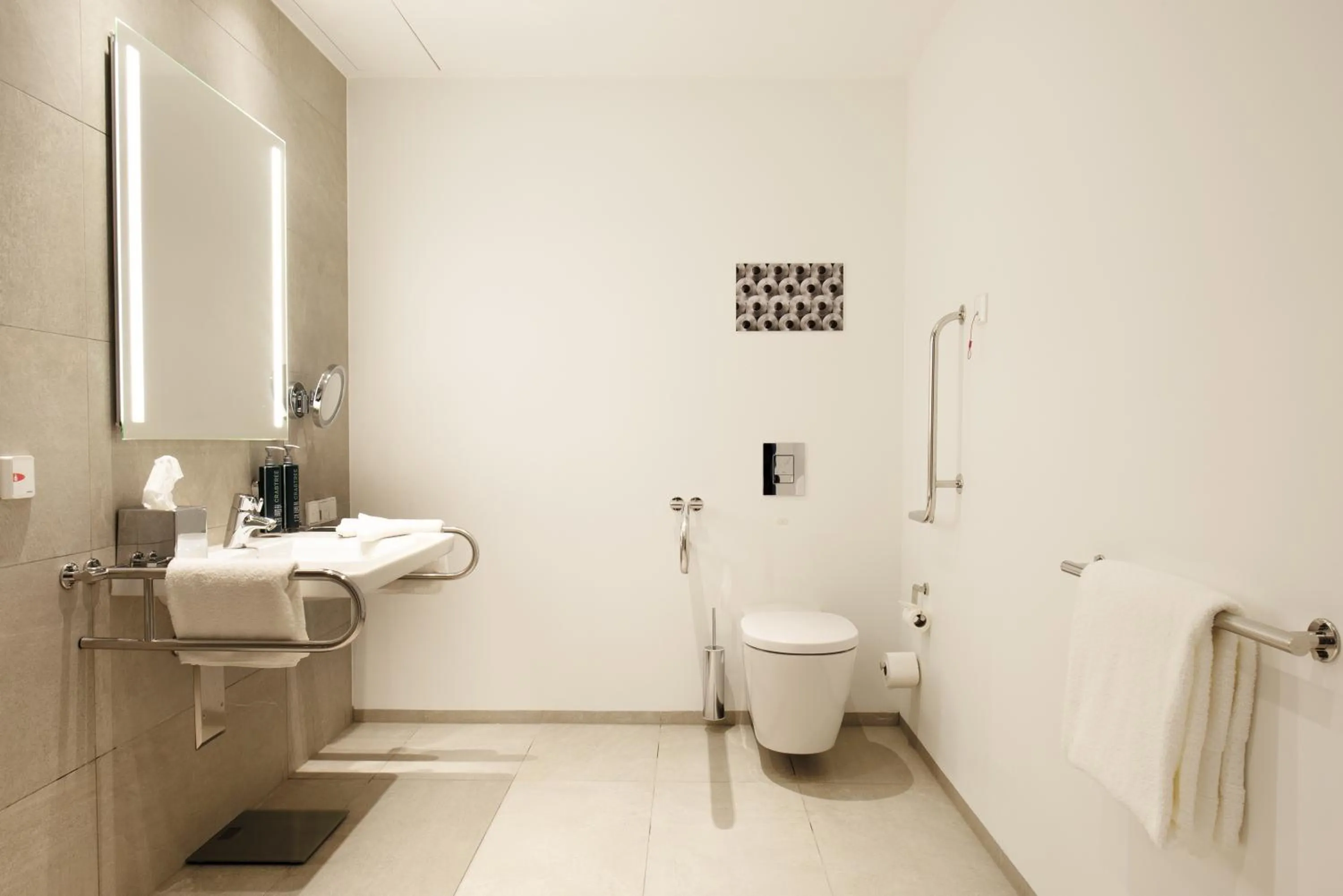 Bathroom in DoubleTree by Hilton Wroclaw