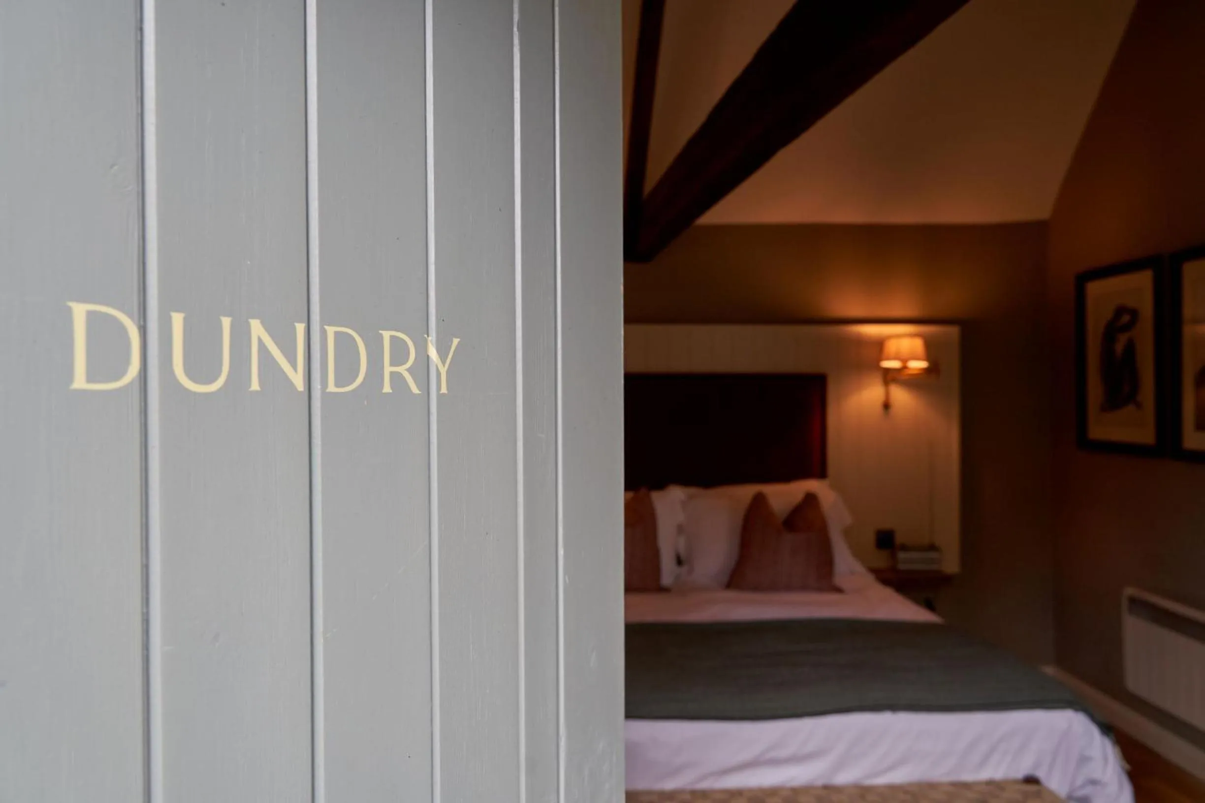 Logo/Certificate/Sign, Bed in The Langford Inn