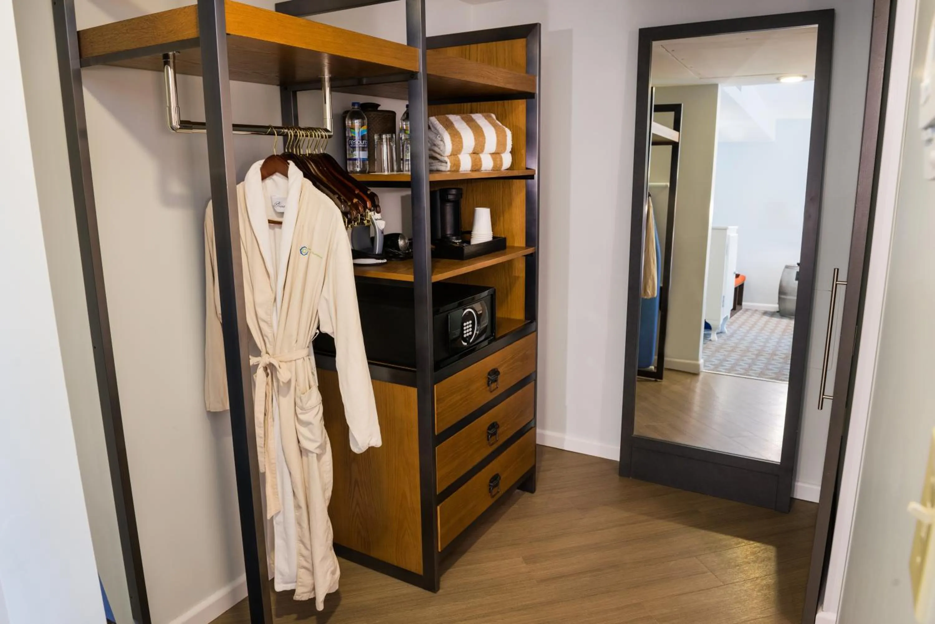 wardrobe in Chaminade Resort & Spa