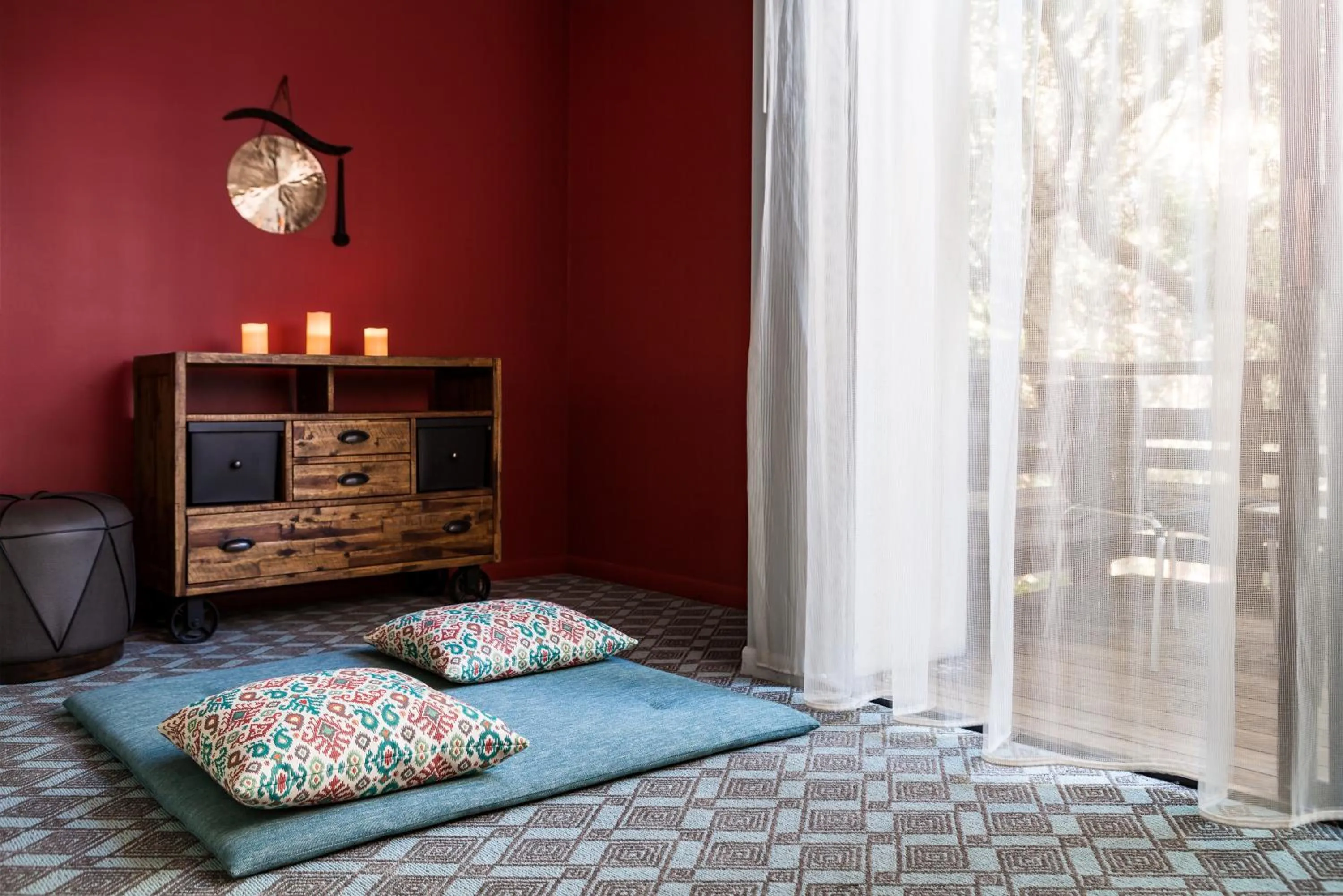 Living room, Bed in Chaminade Resort & Spa