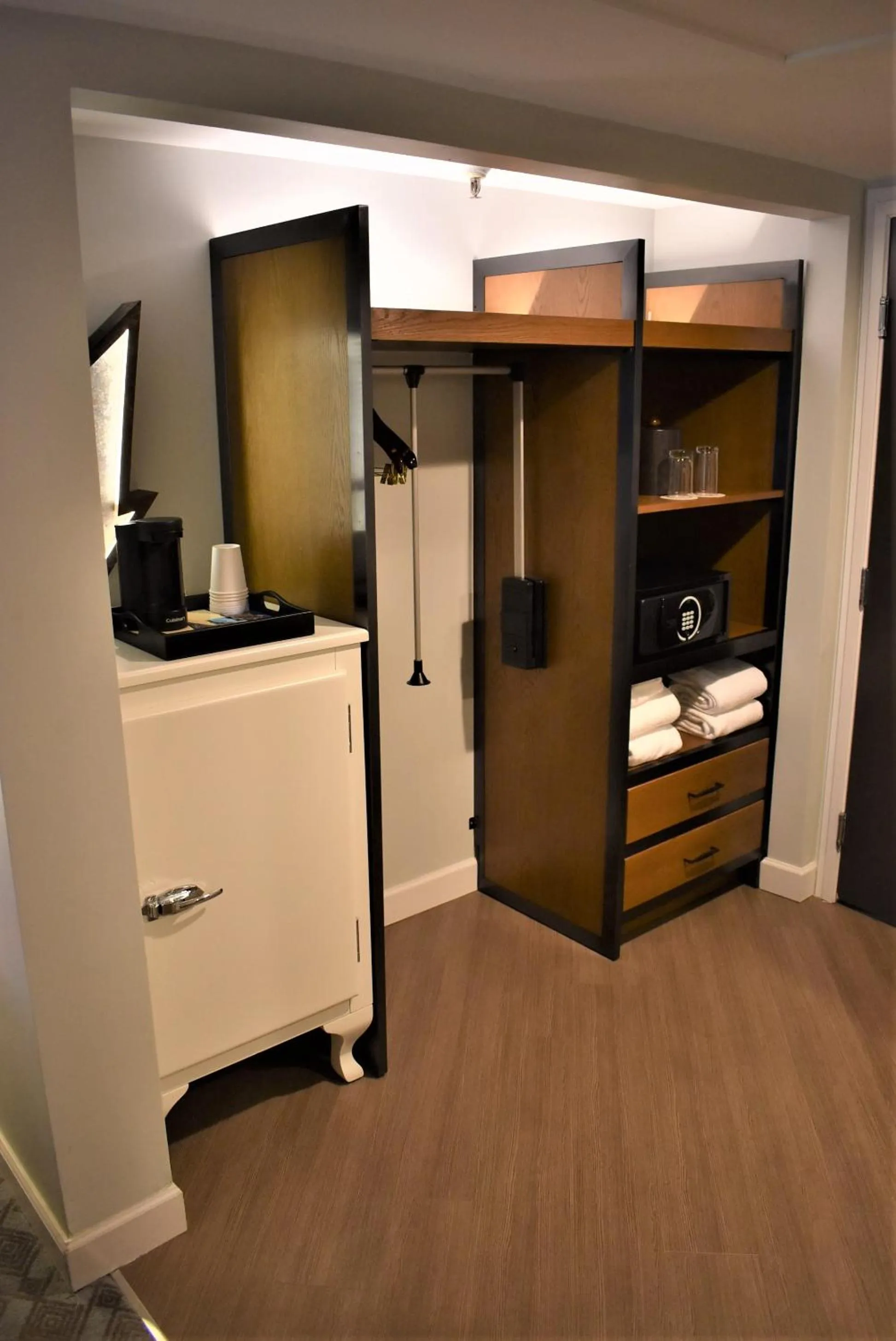 wardrobe in Chaminade Resort & Spa