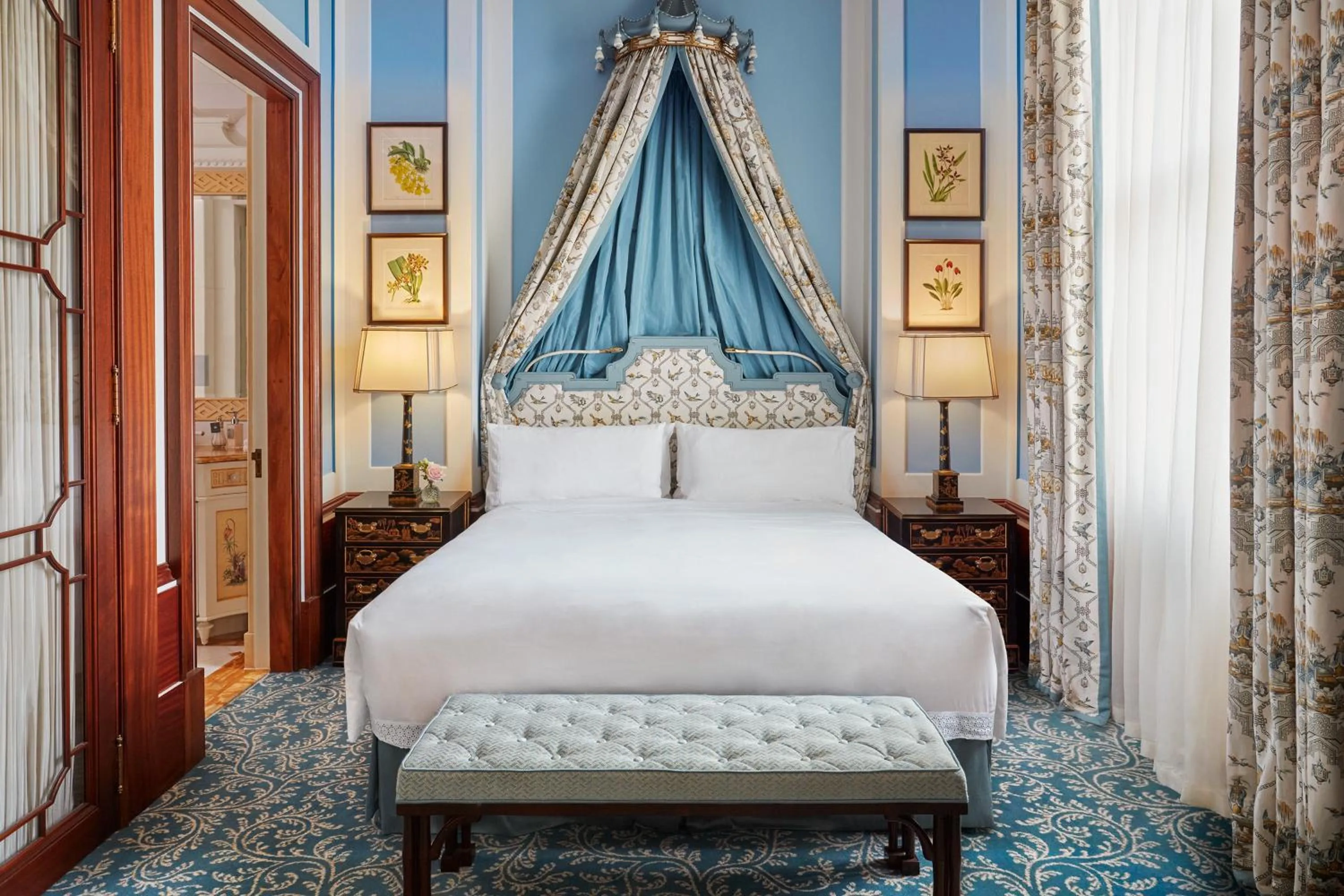 Bed in The Lanesborough, Oetker Hotels