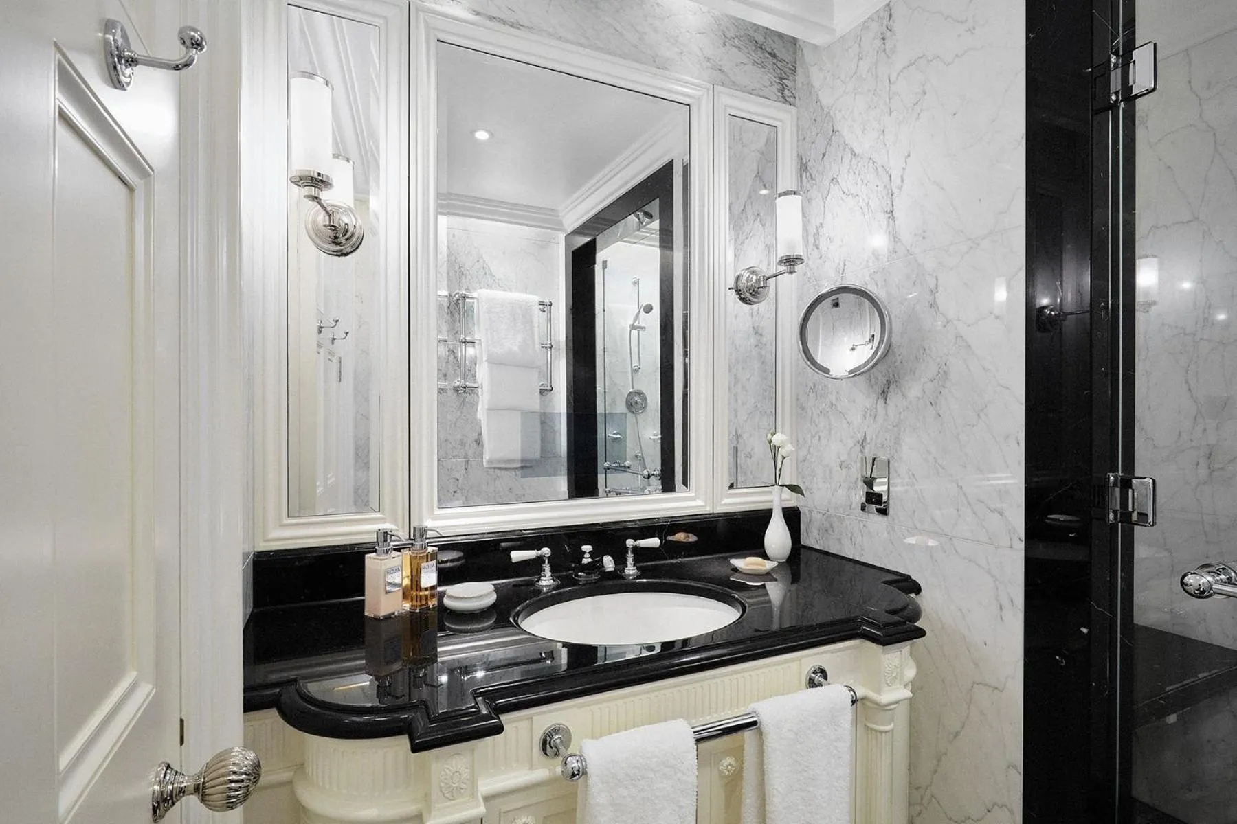 Shower in The Lanesborough, Oetker Hotels