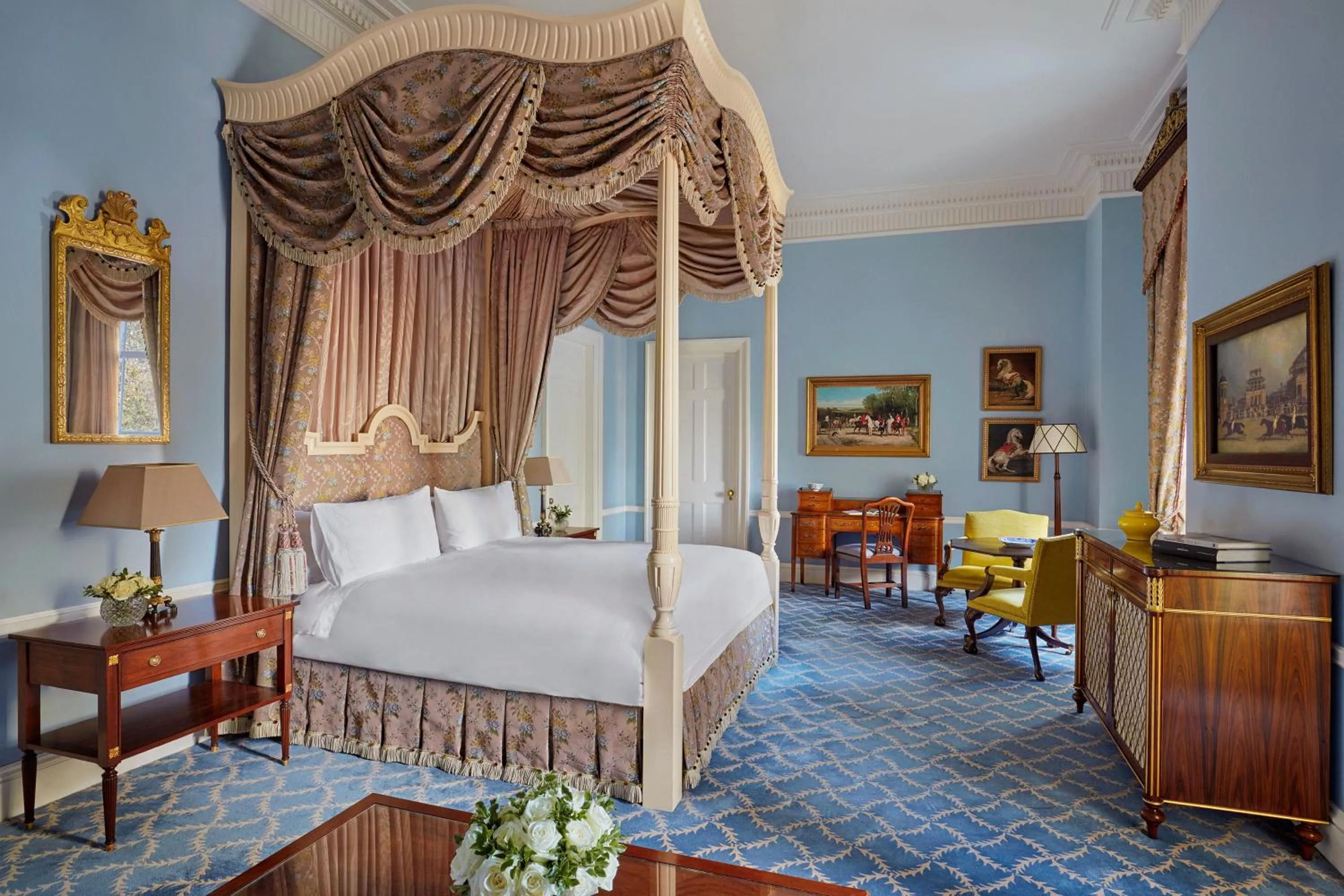 Bed in The Lanesborough, Oetker Hotels