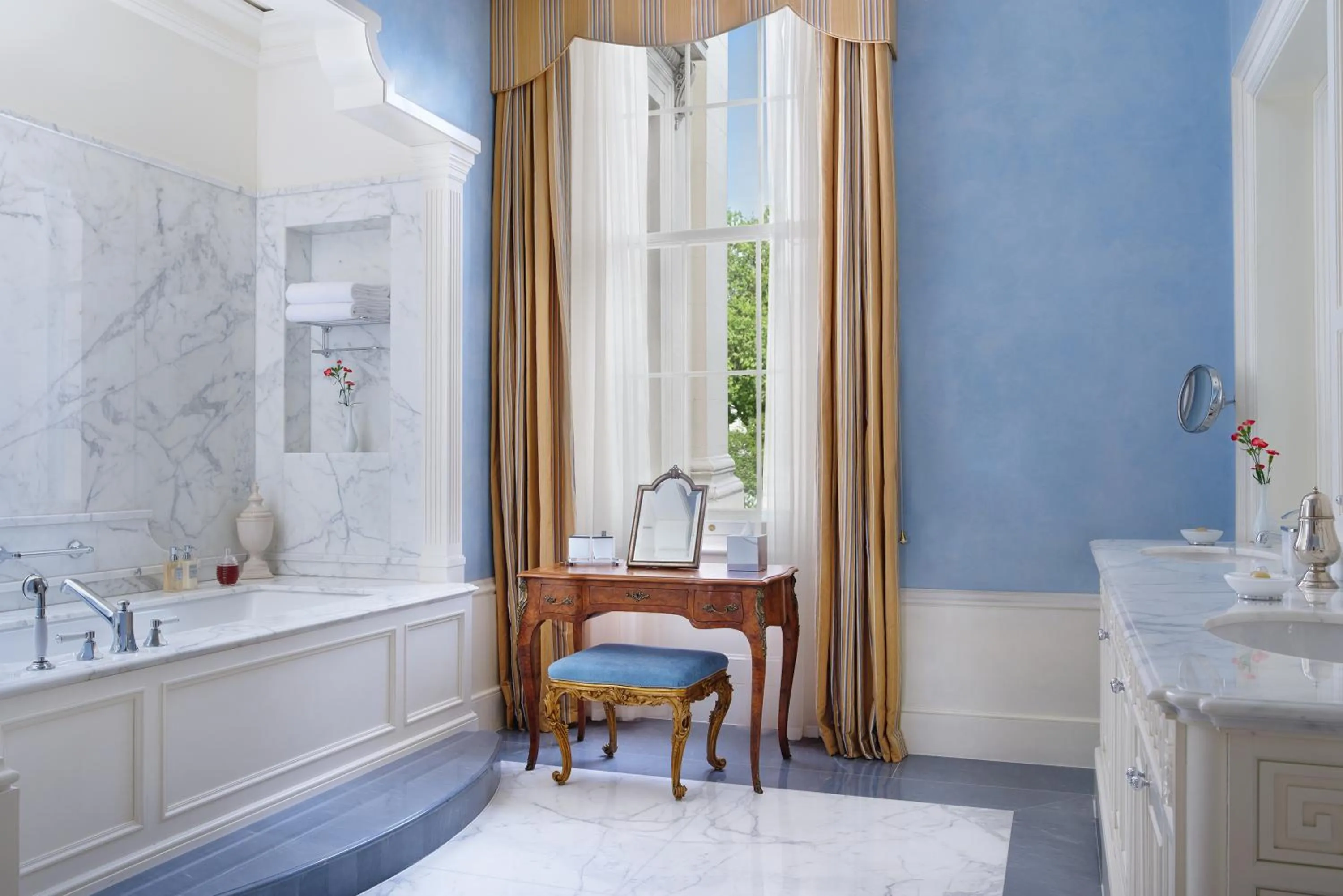 Bathroom in The Lanesborough, Oetker Hotels