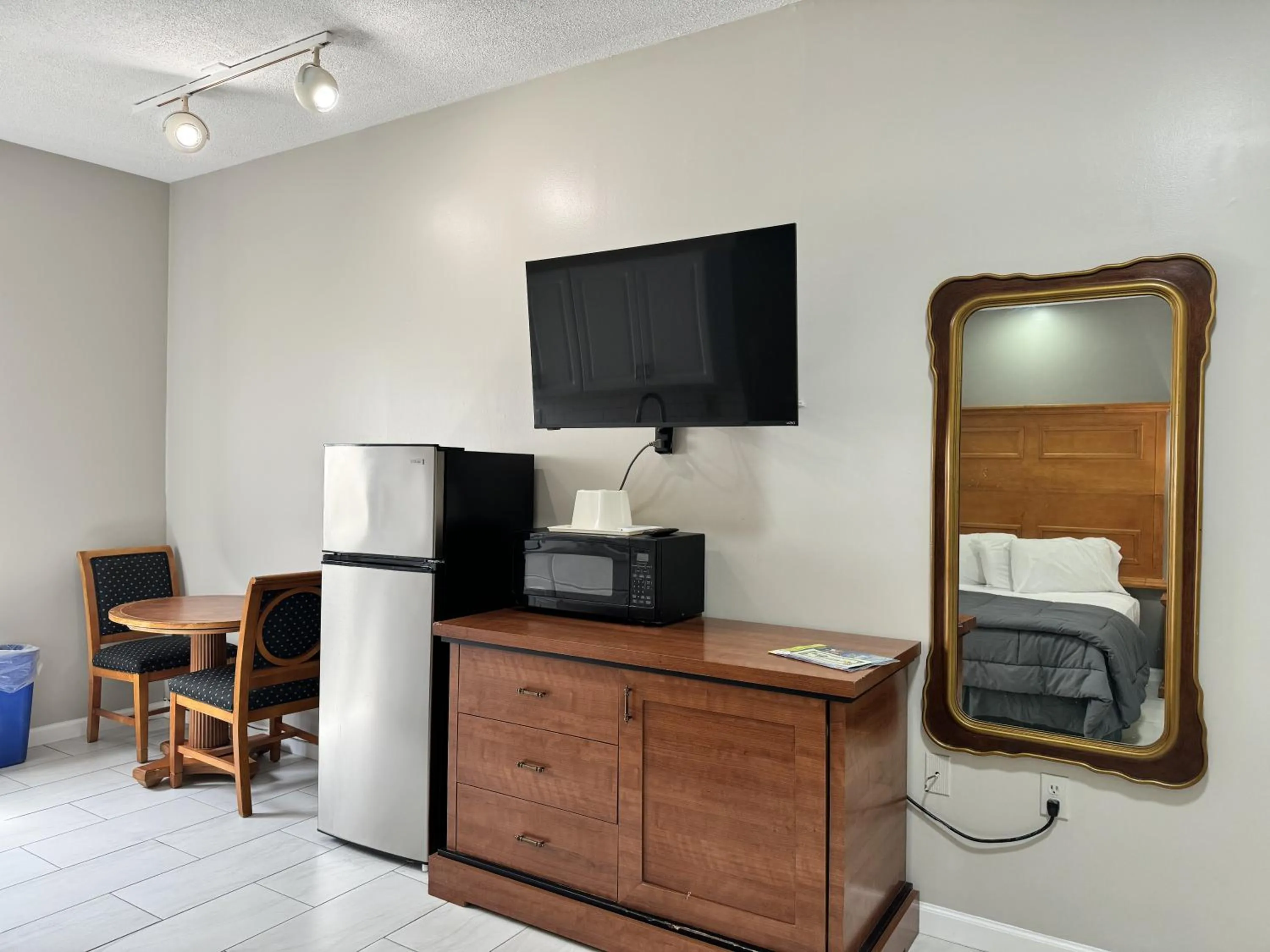 TV and multimedia in Paradise Inn