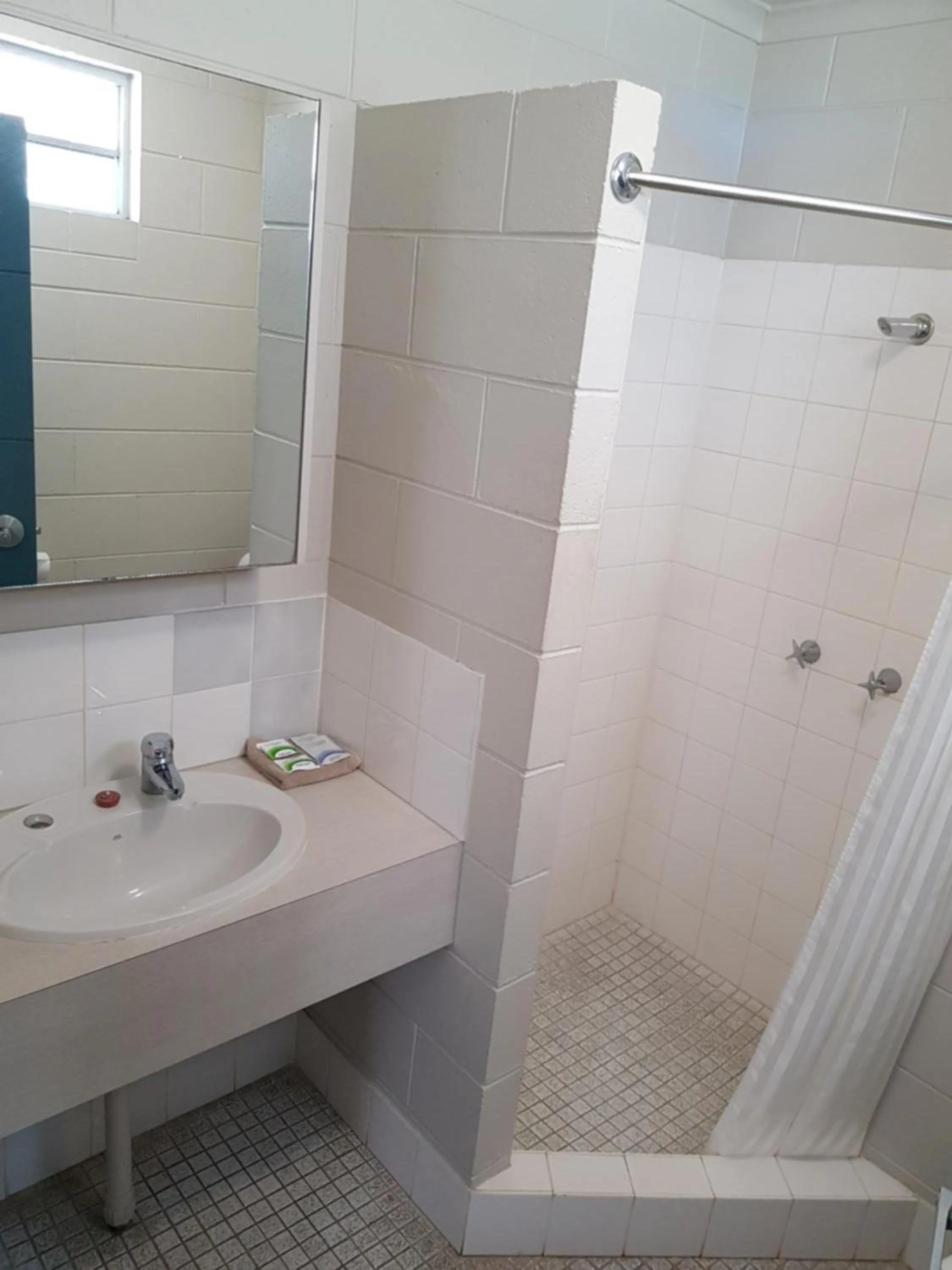 Cardwell Beachcomber Motel & Tourist Park