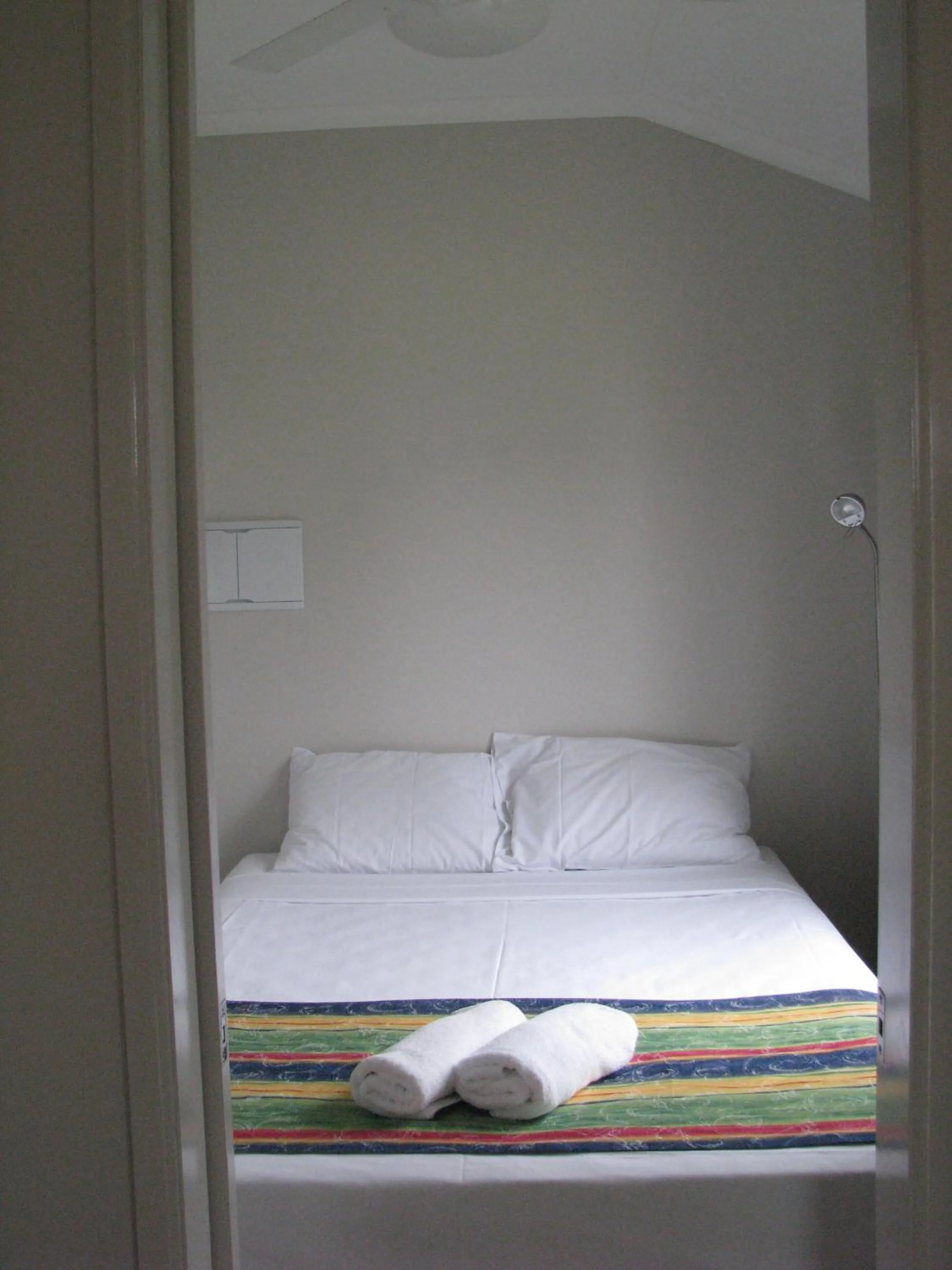Bedroom, Bed in Cardwell Beachcomber Motel & Tourist Park