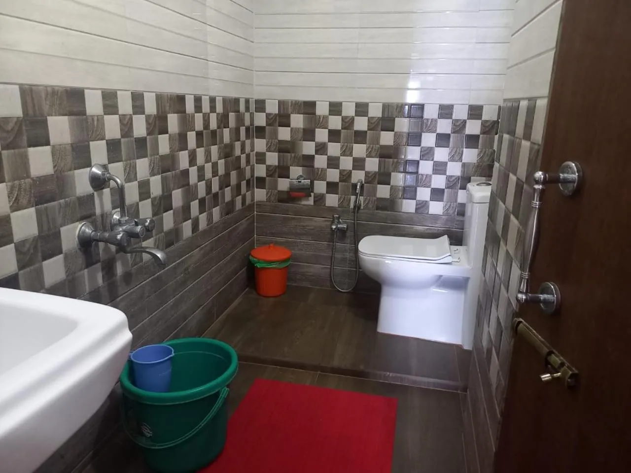 Toilet in The Seaview Residency