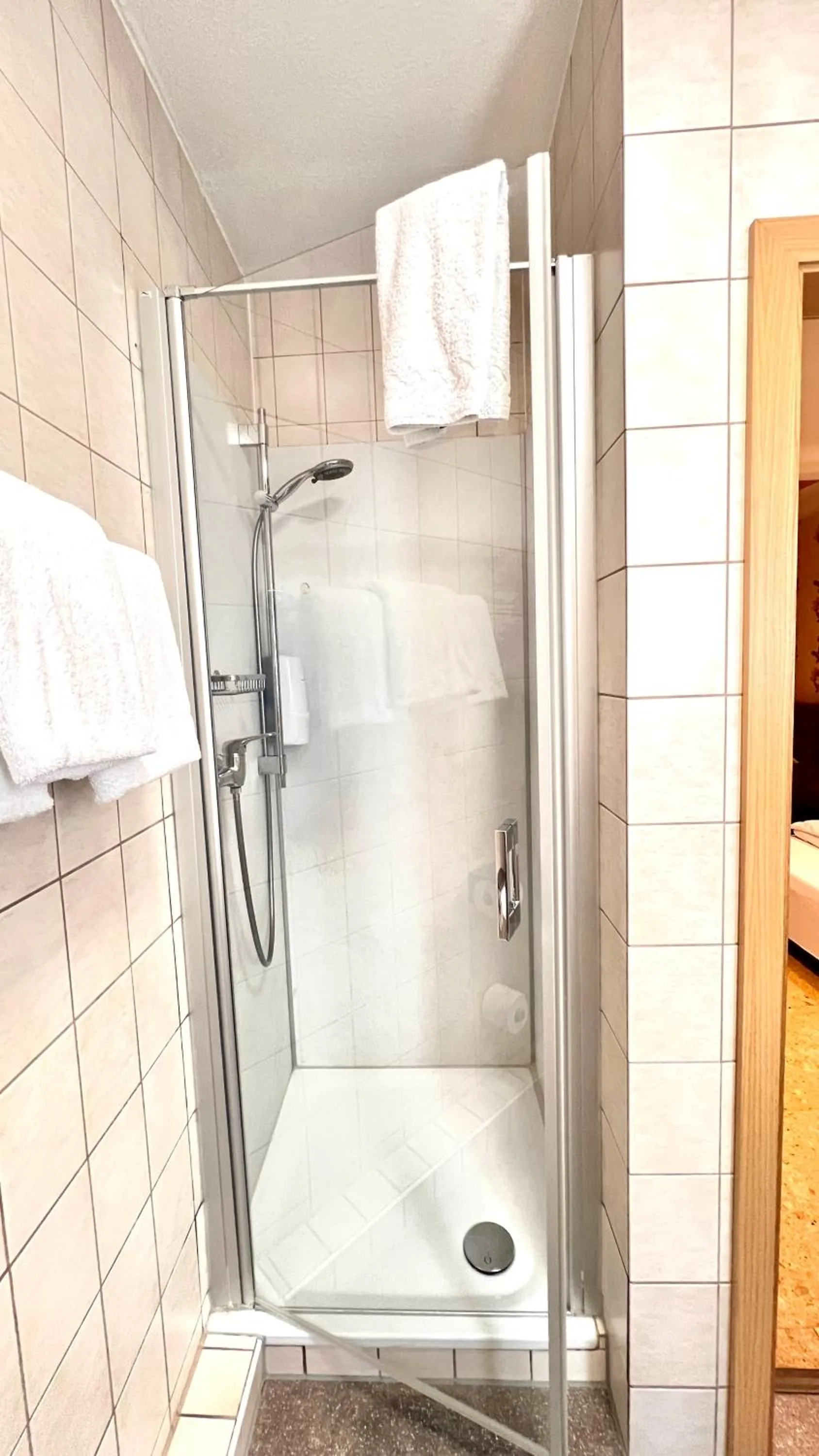 Bathroom in Hotel zur Loreley - Garni