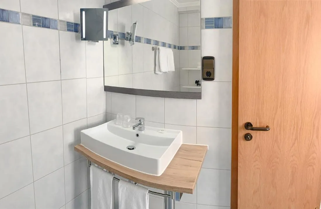 Bathroom in Hotel zur Loreley - Garni