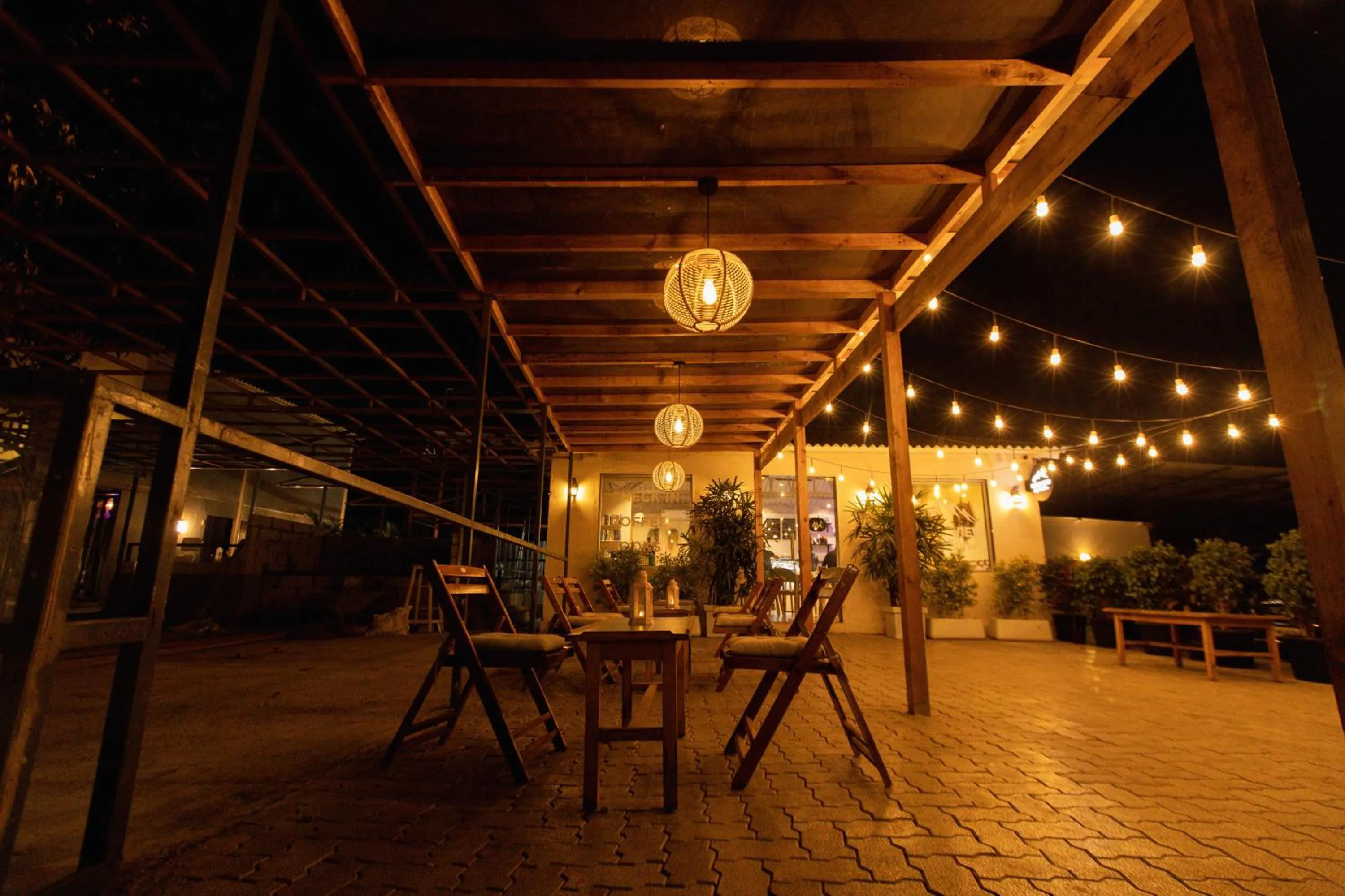 Restaurant/places to eat in Pushp Vatika Resort & Lawns