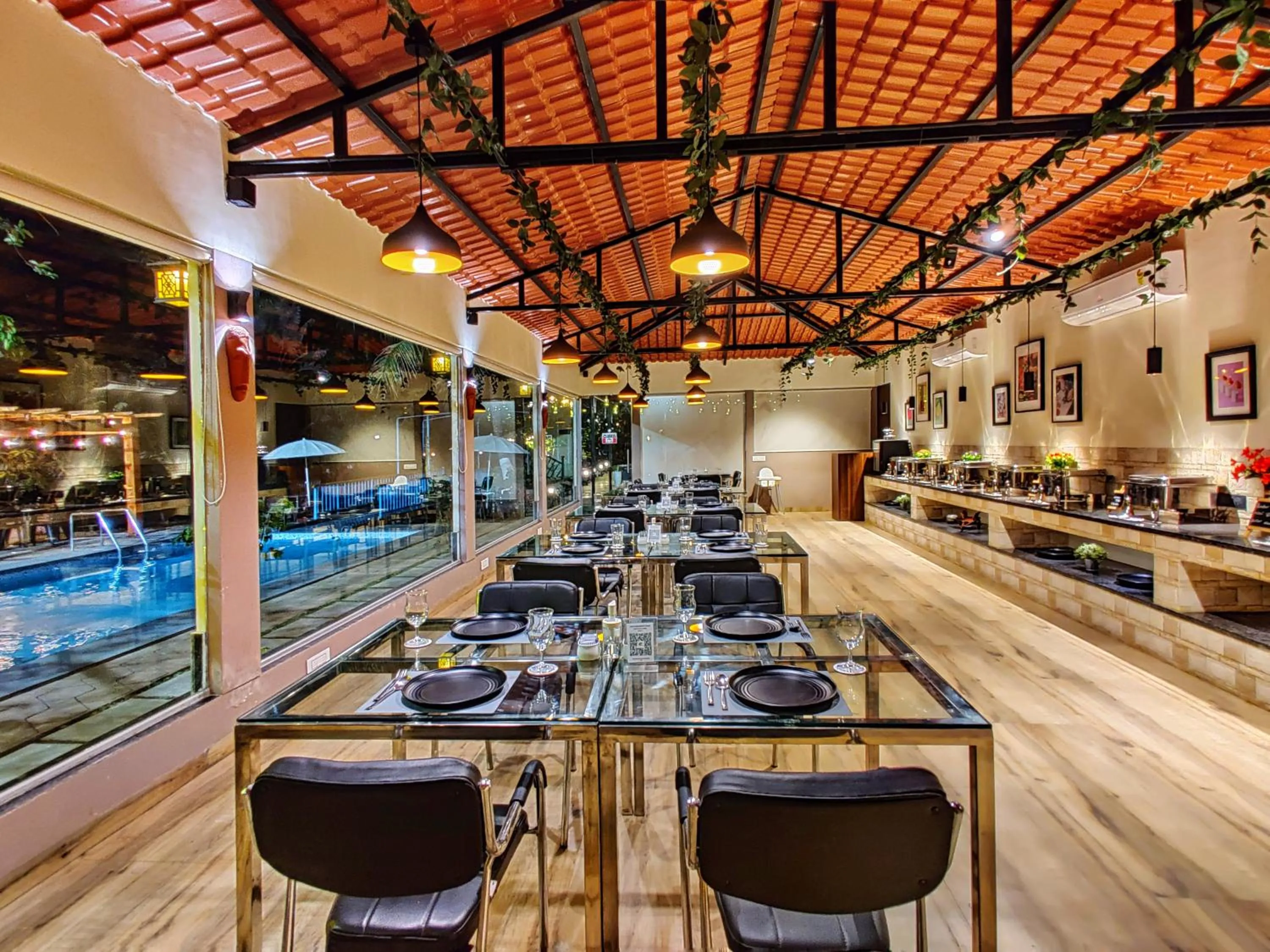 Restaurant/places to eat in Pushp Vatika Resort & Lawns