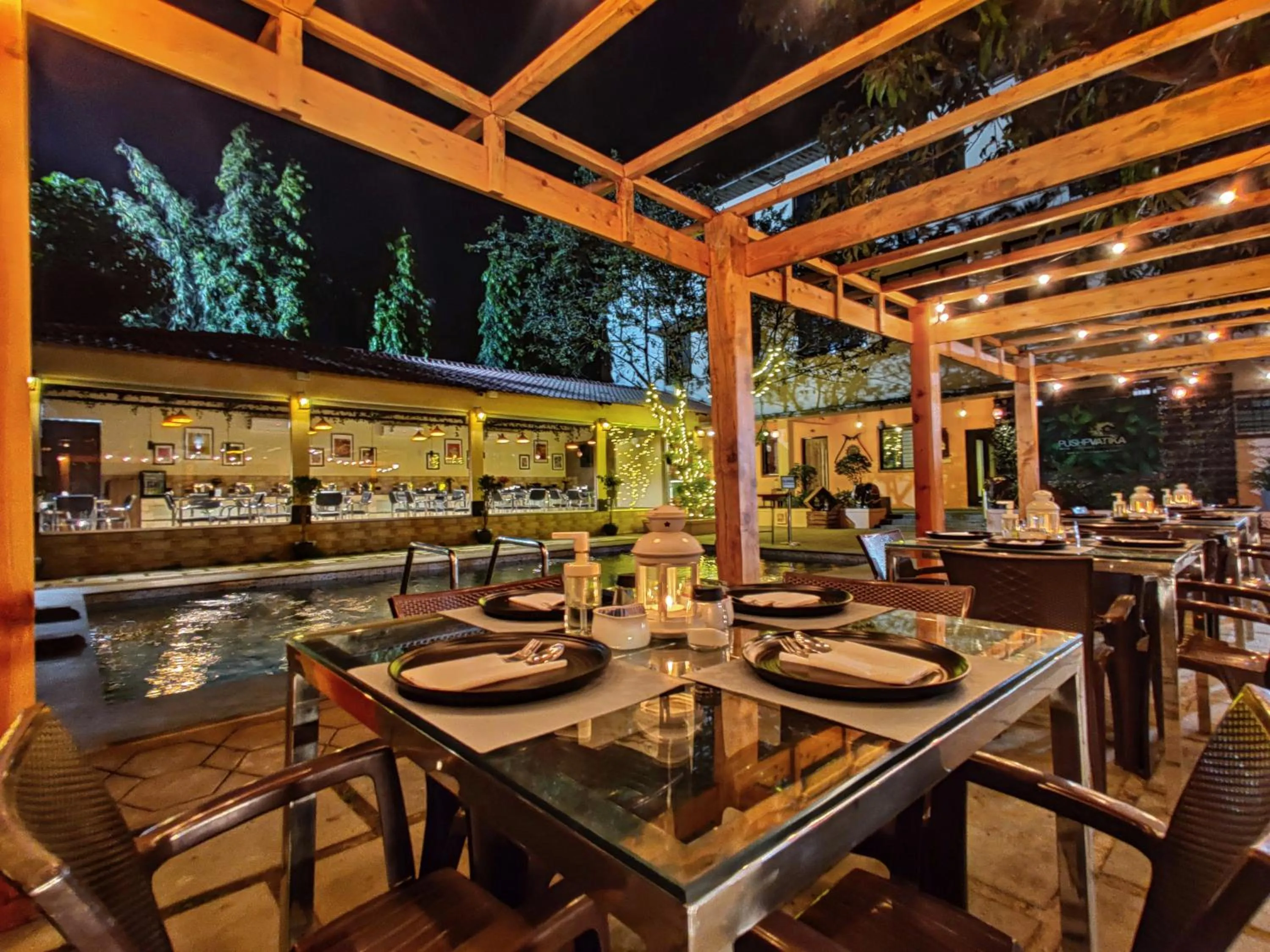 Restaurant/places to eat in Pushp Vatika Resort & Lawns
