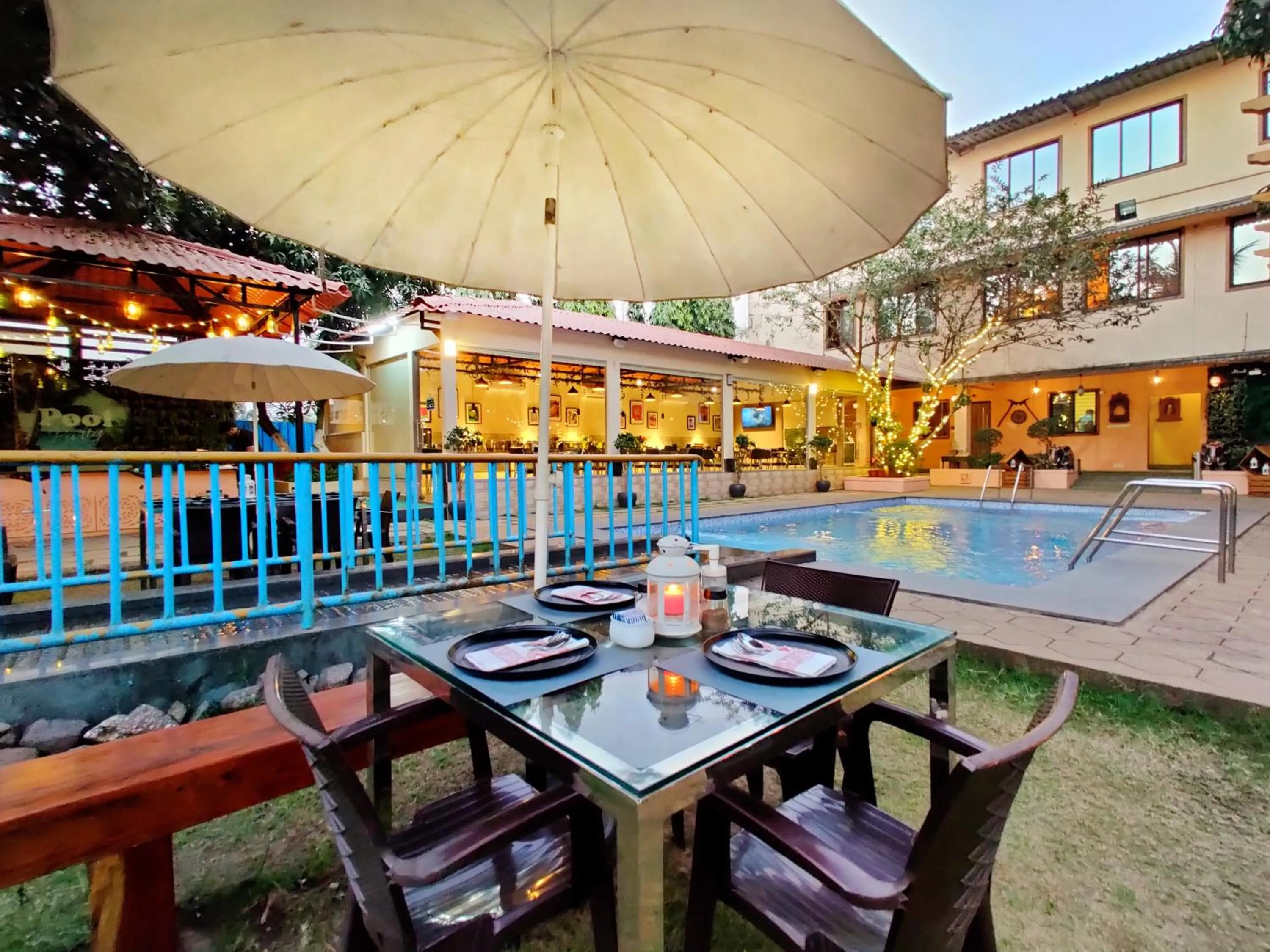 Restaurant/places to eat in Pushp Vatika Resort & Lawns