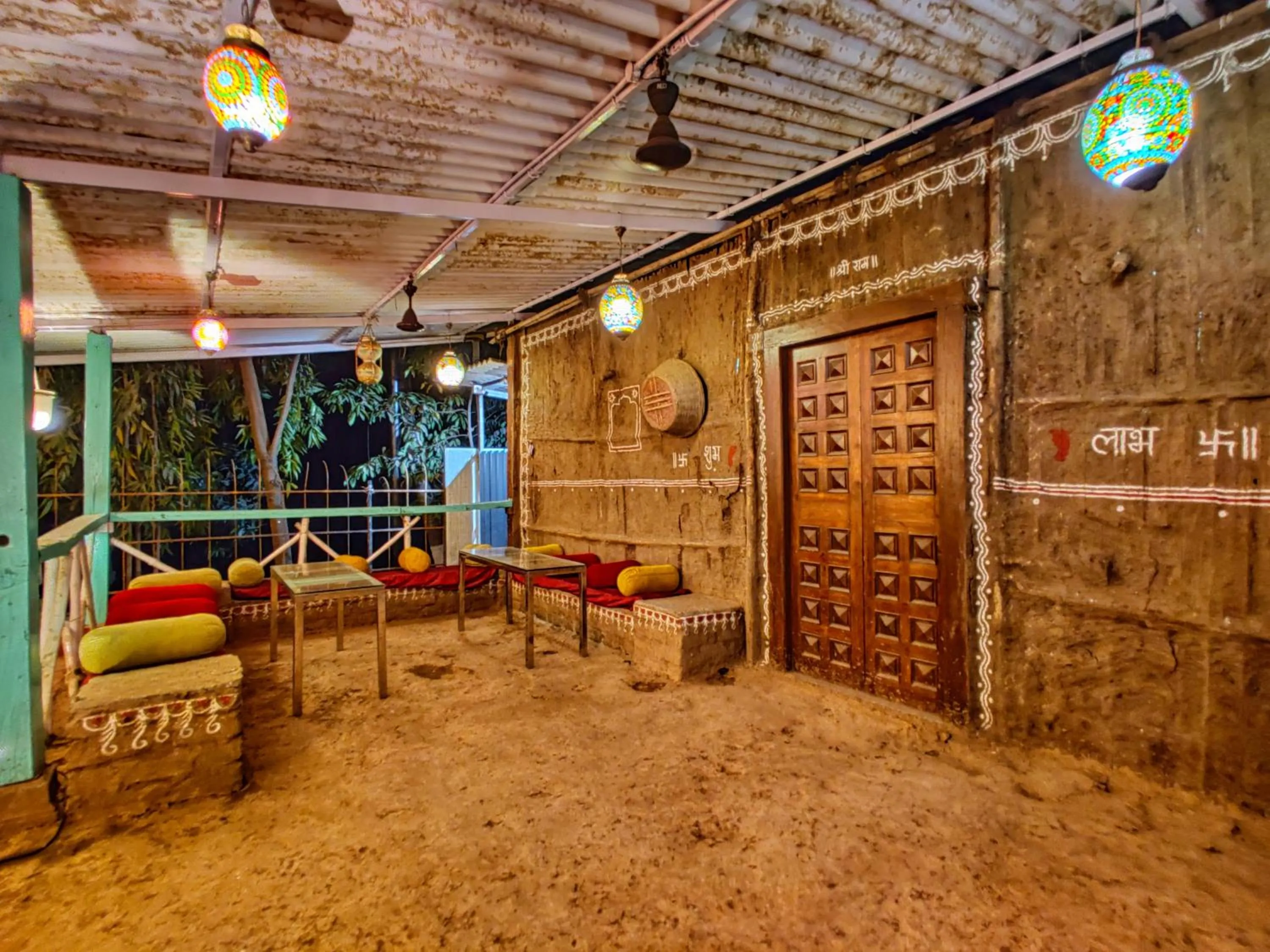 Restaurant/places to eat in Pushp Vatika Resort & Lawns