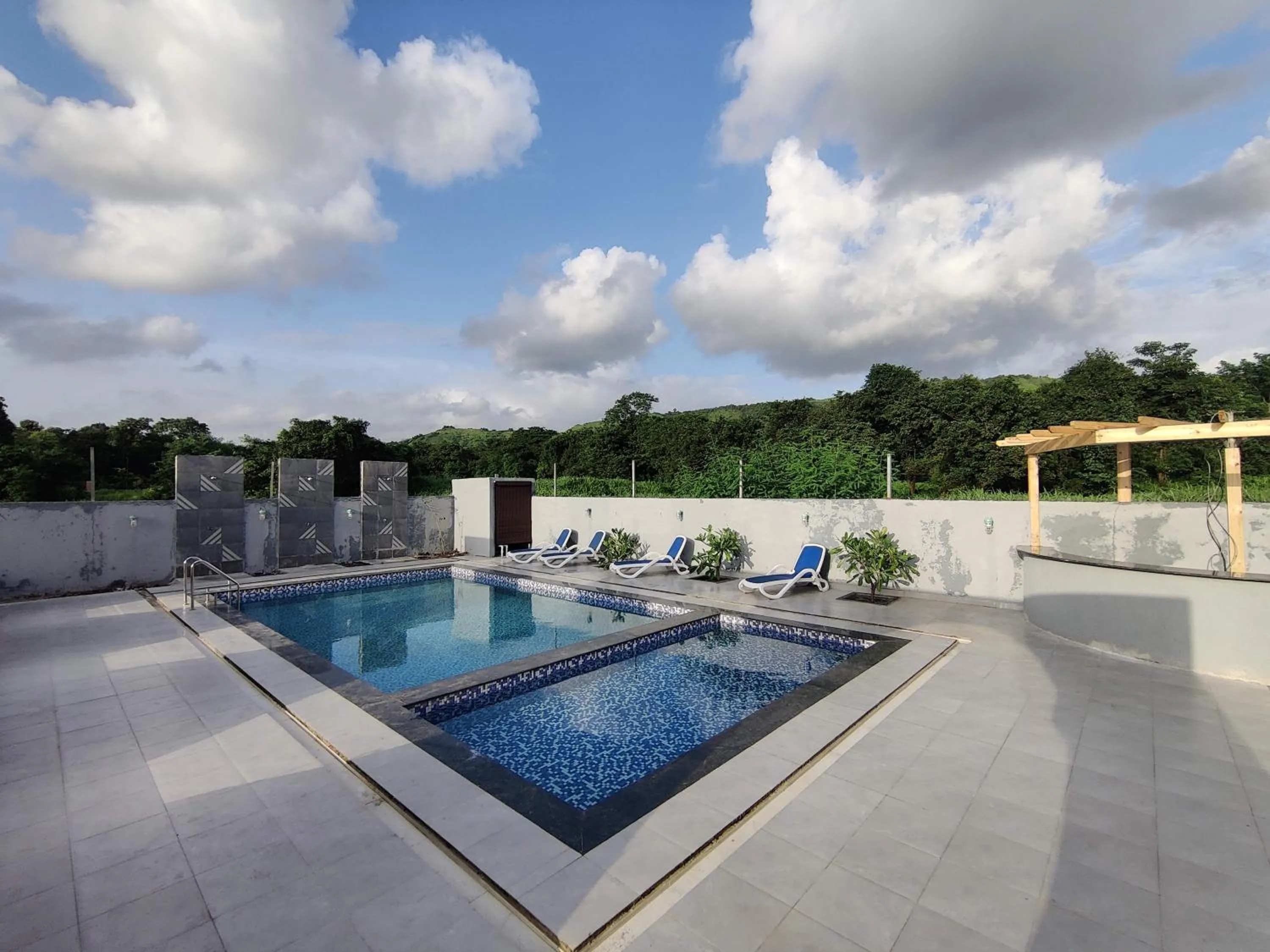 Swimming pool in Pushp Vatika Resort & Lawns