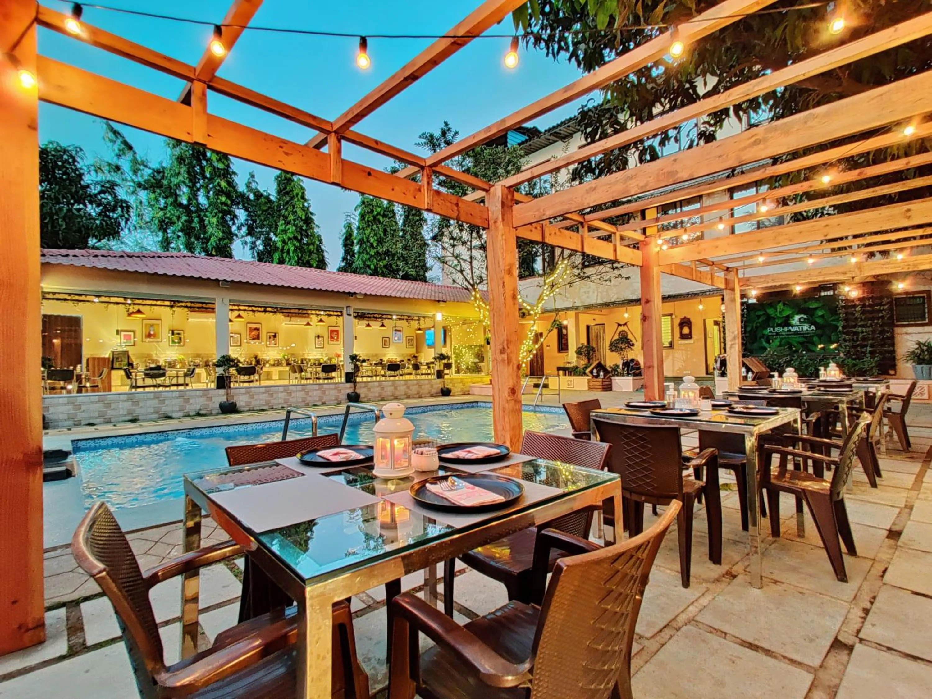 Restaurant/places to eat in Pushp Vatika Resort & Lawns