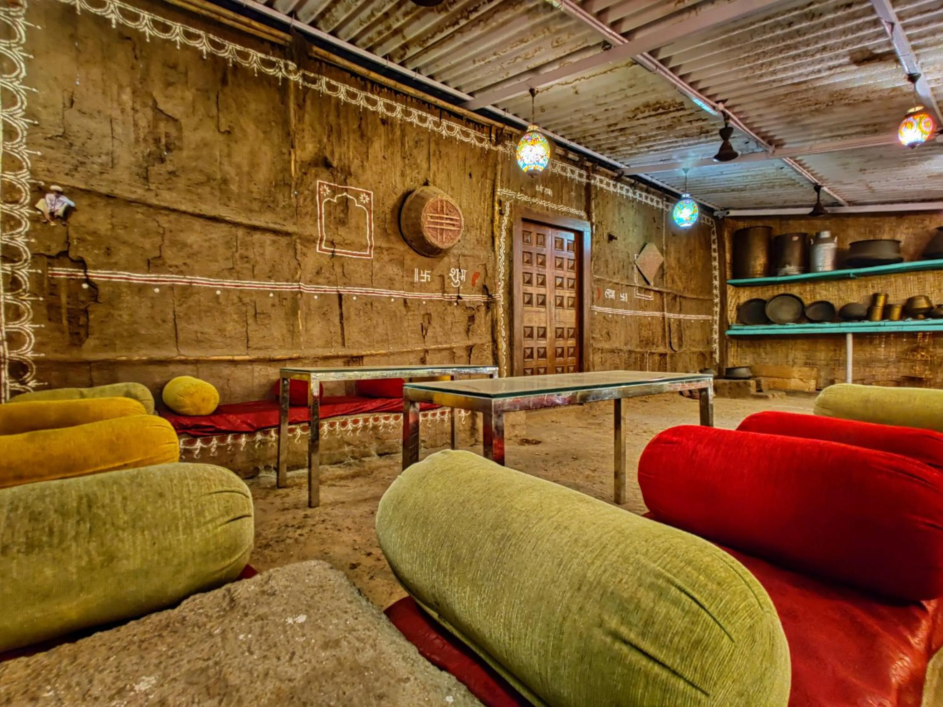 Restaurant/places to eat in Pushp Vatika Resort & Lawns