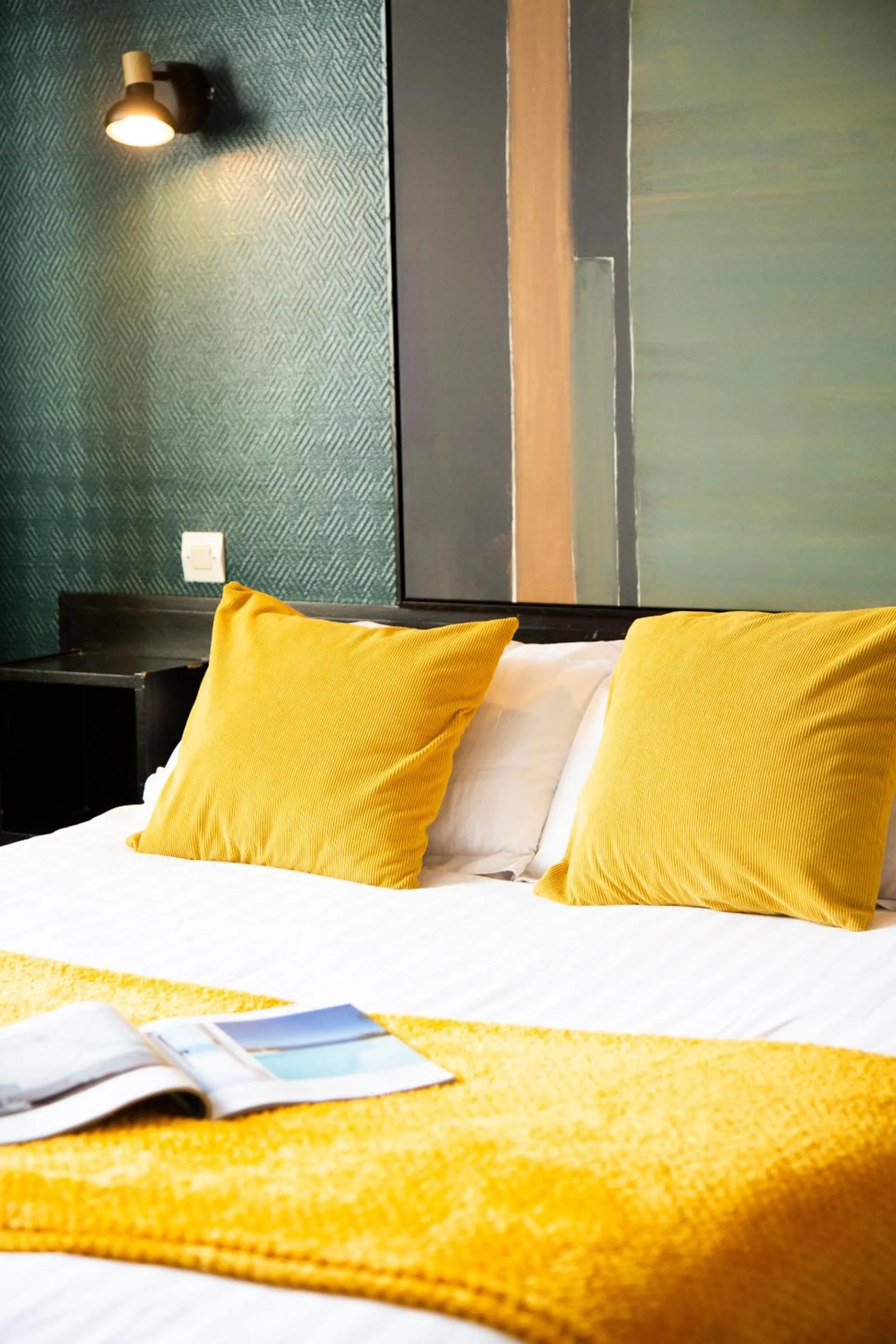 Bedroom, Bed in Hôtel des Pins