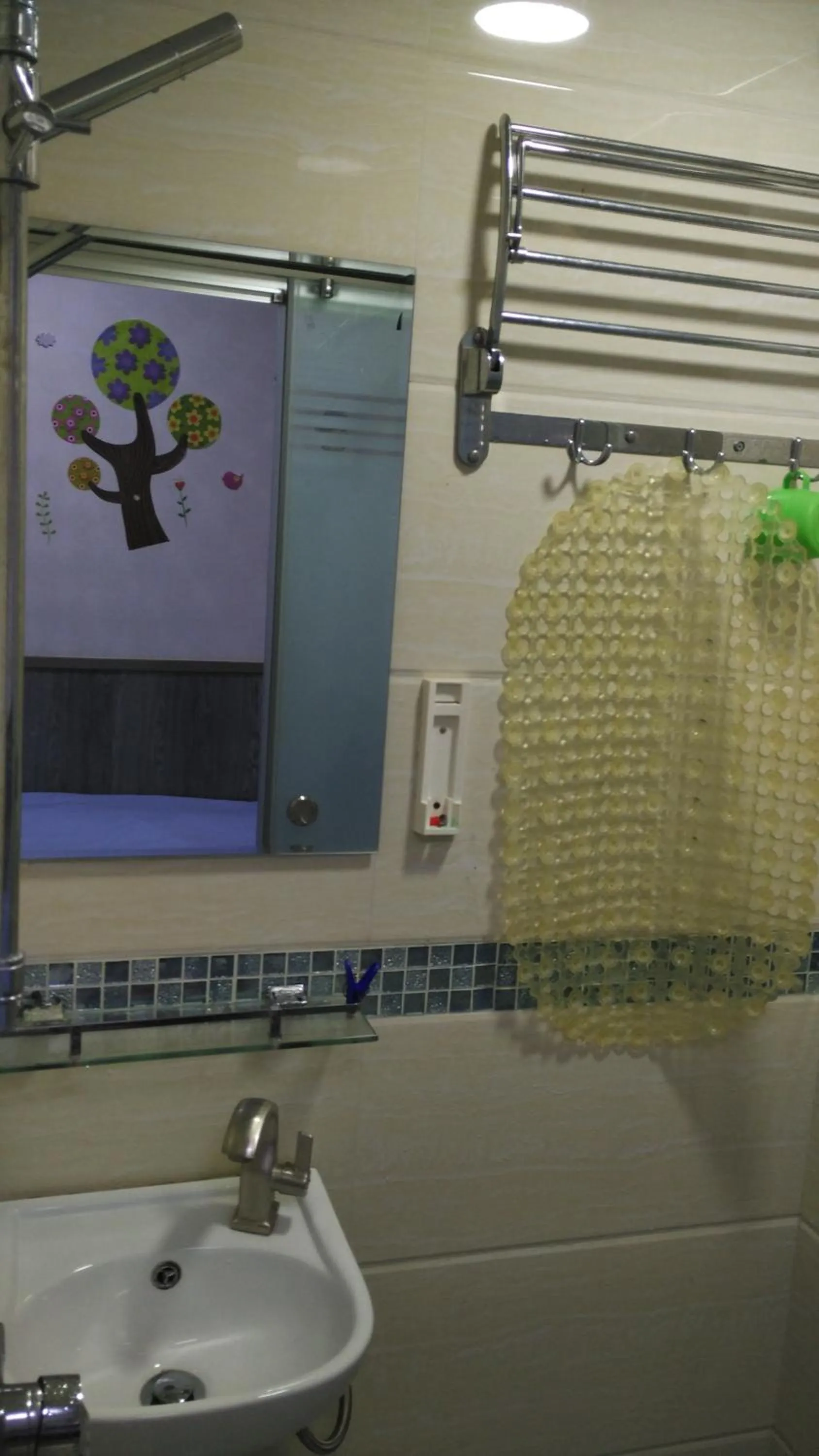 Shower in Majestic 7 Guesthouse (formerly KAT Hotel)