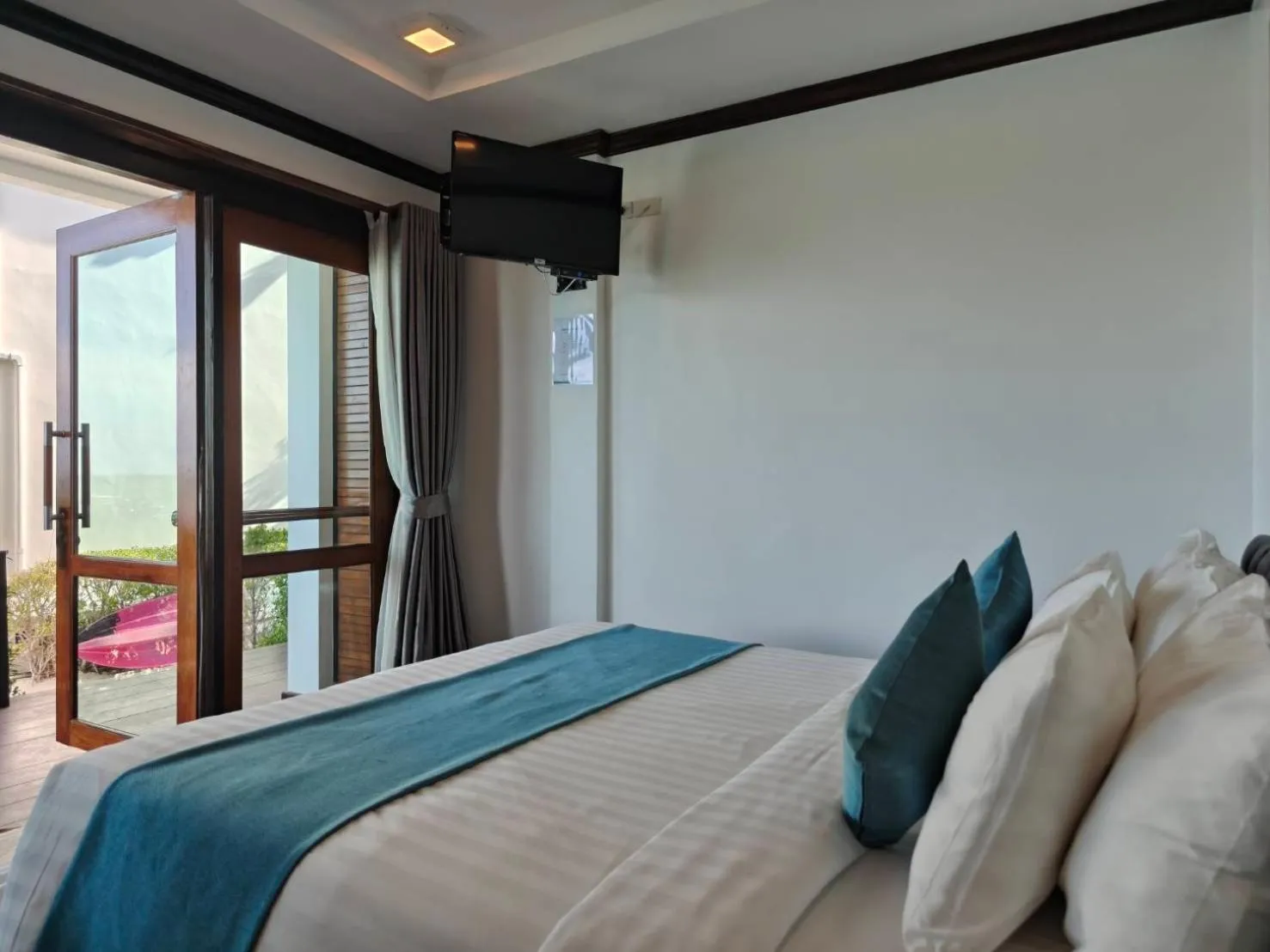 Bed in Cabana Lipe Beach Resort