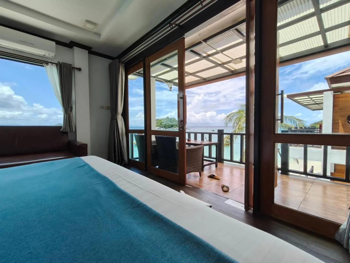 Bed in Cabana Lipe Beach Resort