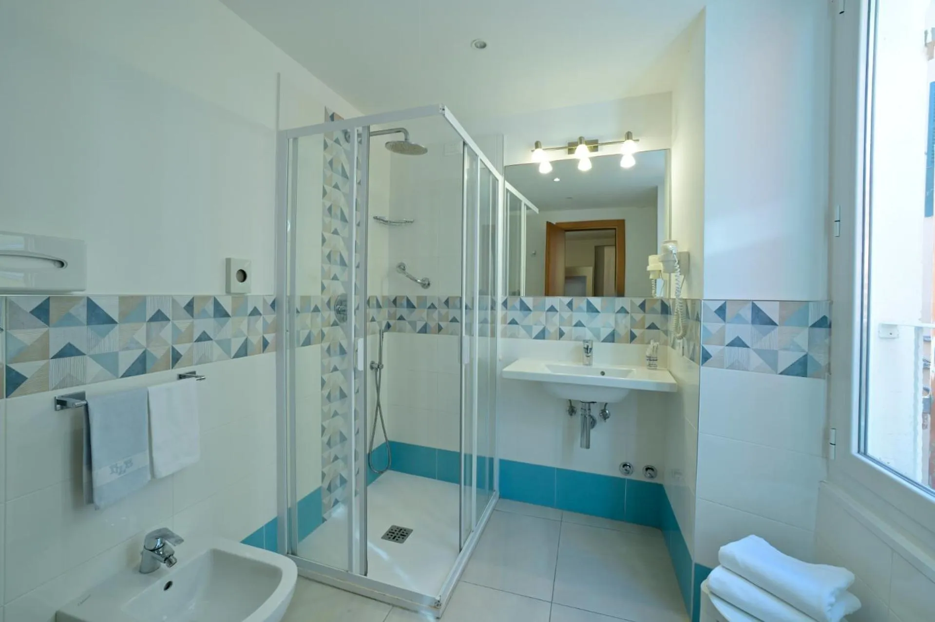 Shower in Hotel La Balnearia