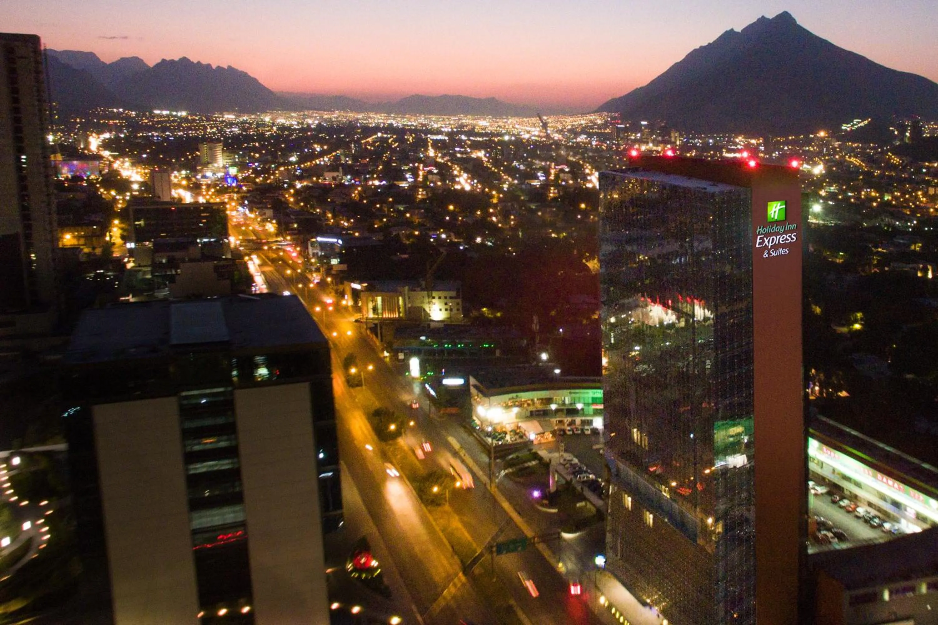 Property building in Holiday Inn Express & Suites Monterrey Valle by IHG