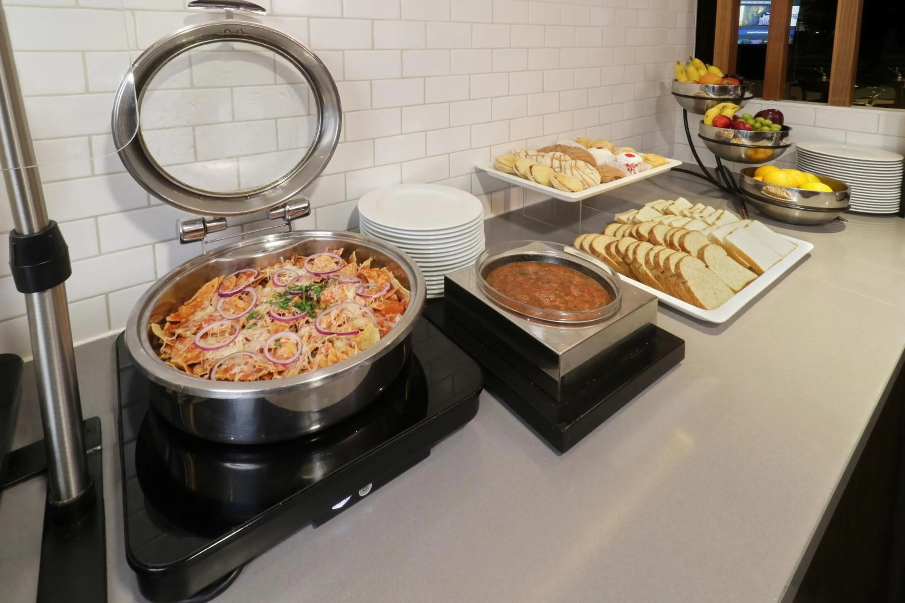 Continental breakfast in Holiday Inn Express & Suites Monterrey Valle by IHG