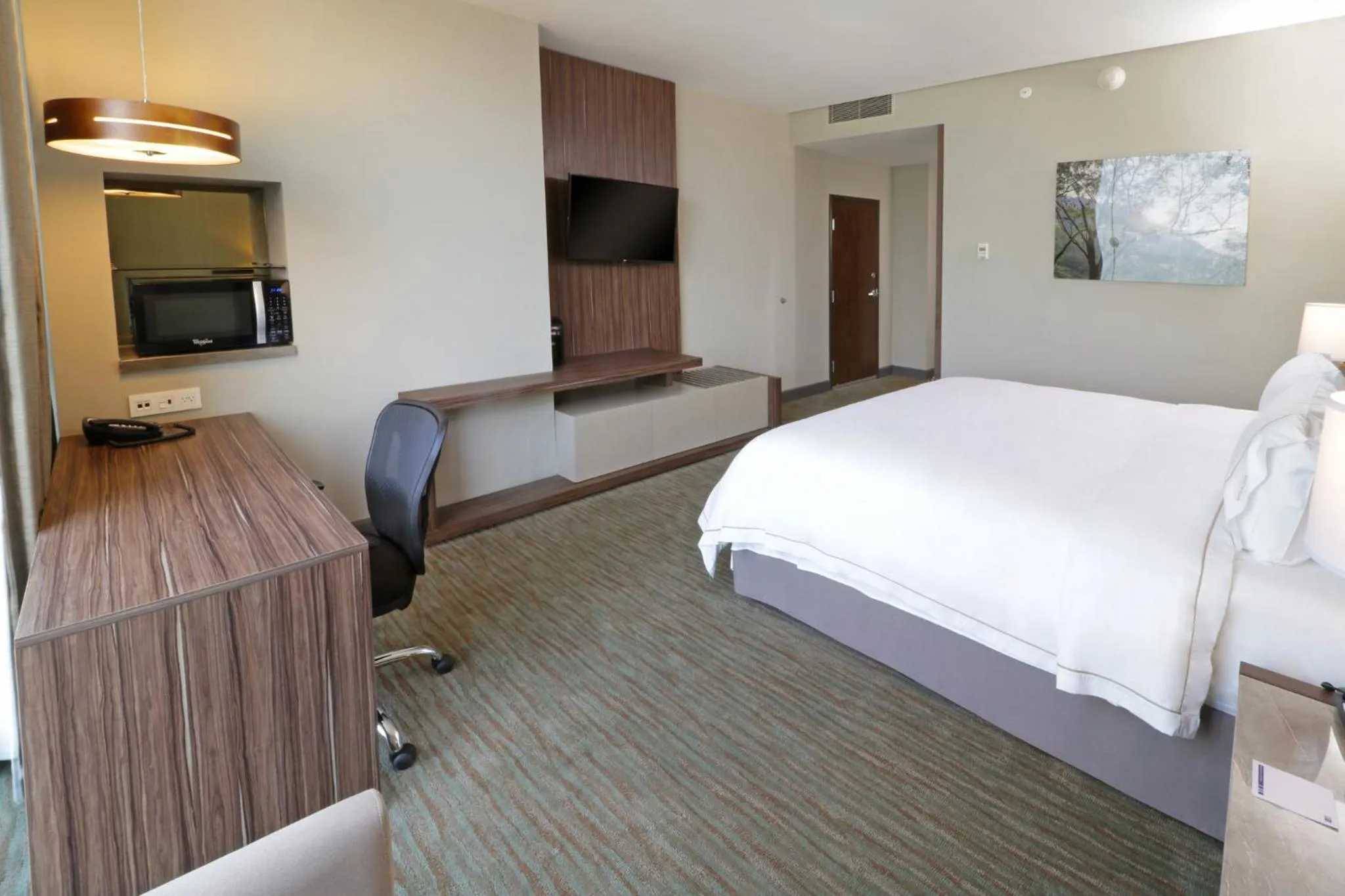 Photo of the whole room, Bed in Holiday Inn Express & Suites Monterrey Valle by IHG