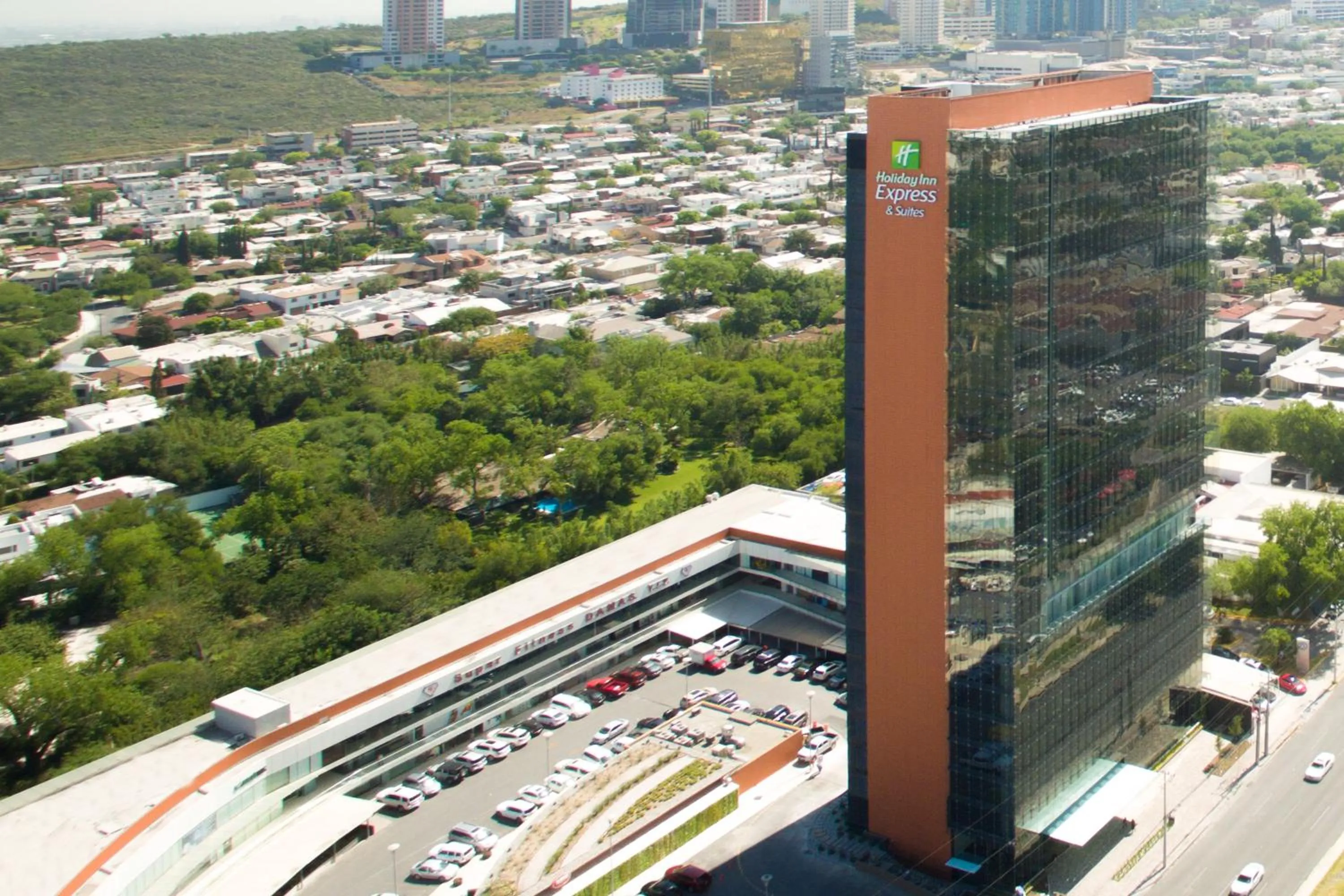 Property building in Holiday Inn Express & Suites Monterrey Valle by IHG