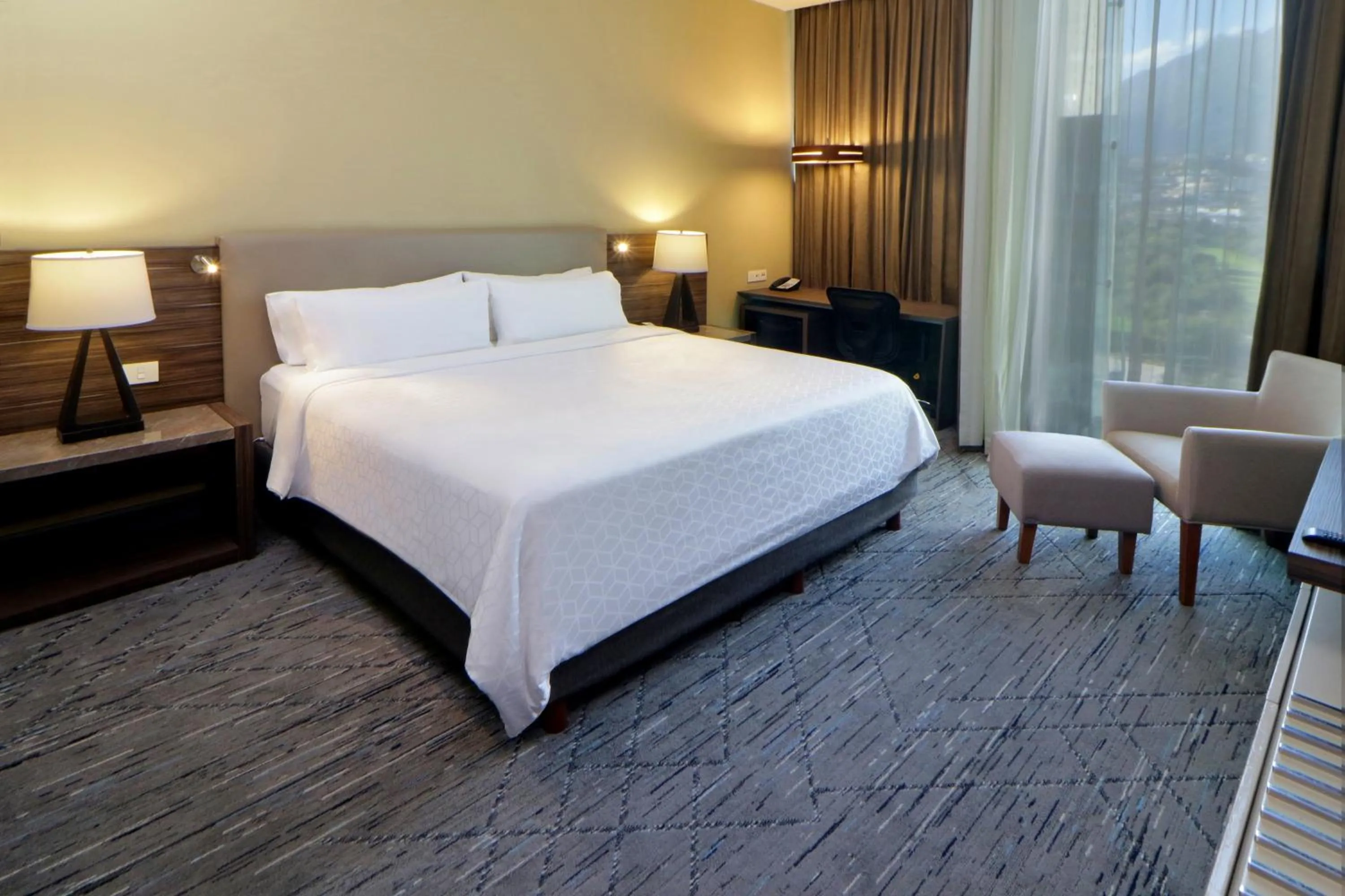 Bed in Holiday Inn Express & Suites Monterrey Valle by IHG