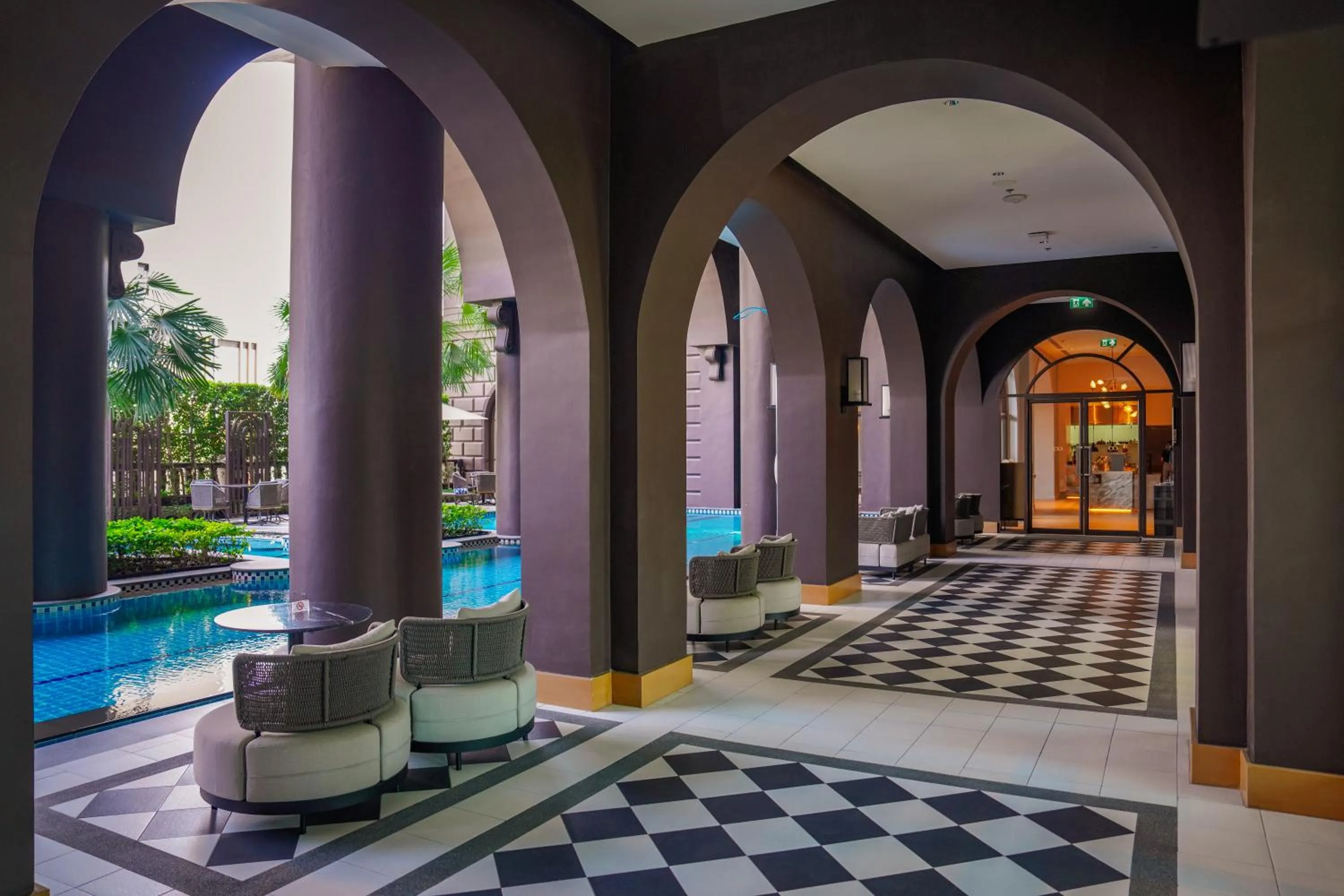 Swimming pool in Marriott Executive Apartments Bangkok, Sukhumvit 101