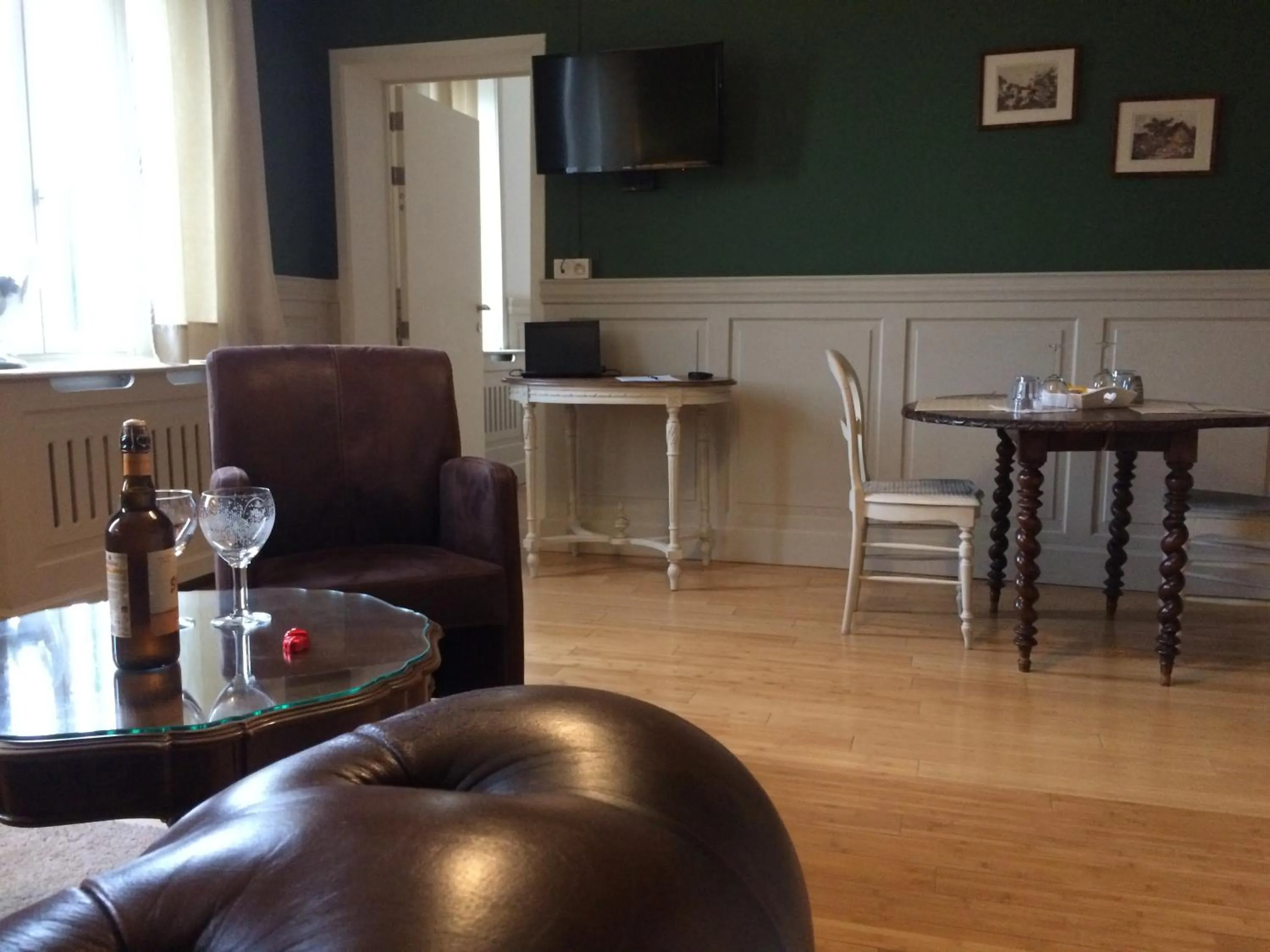 Library in Hotel Saint Georges