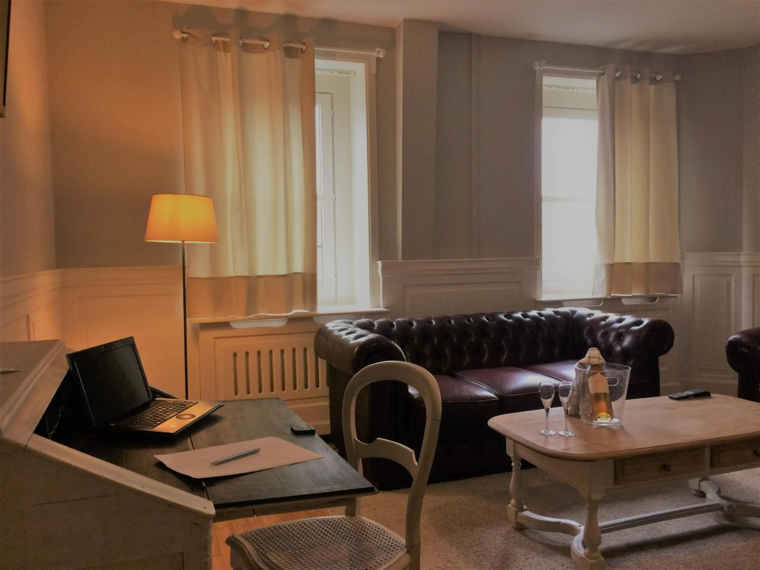 Library in Hotel Saint Georges