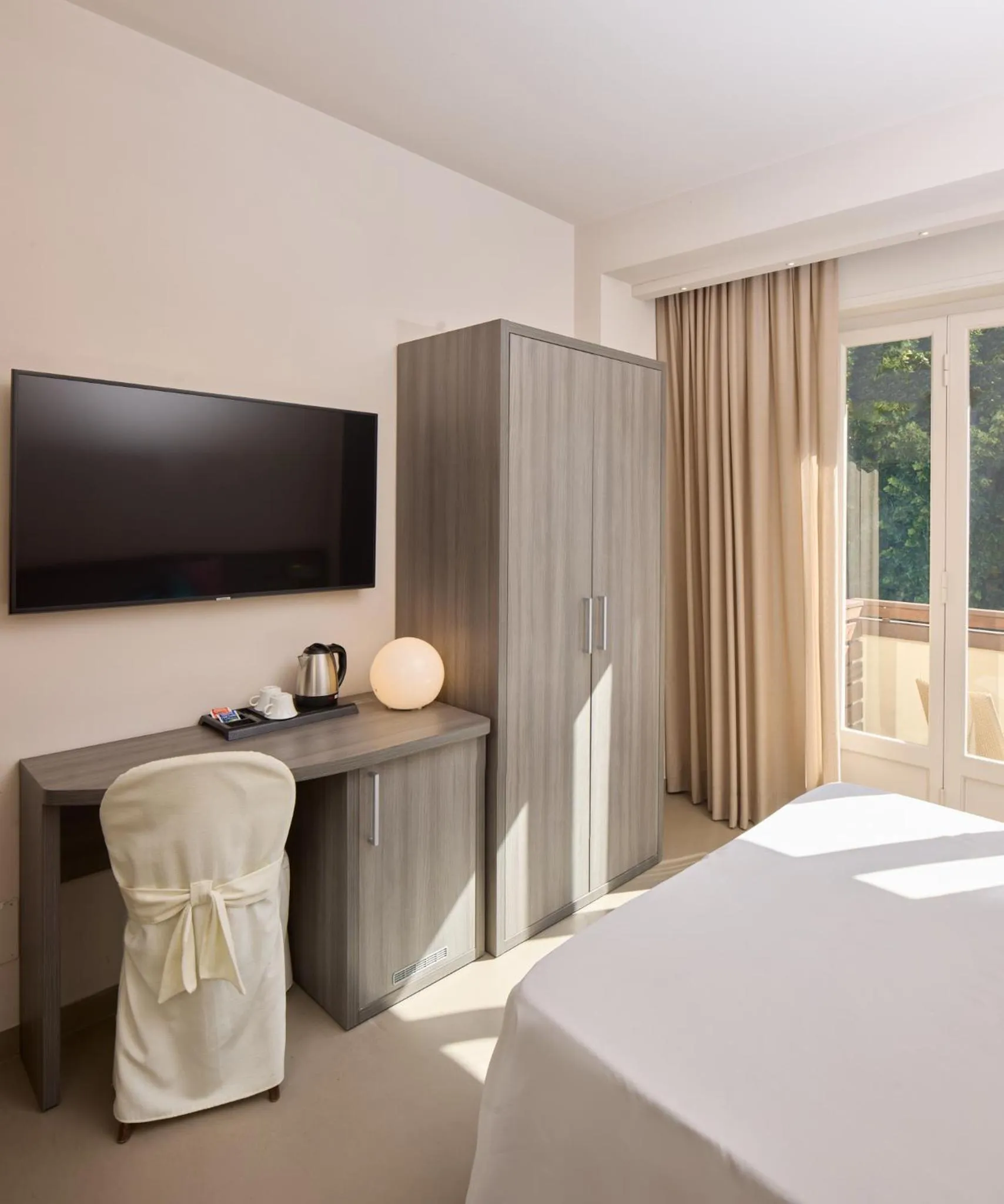 Bedroom, Bed in Hotel Crystal