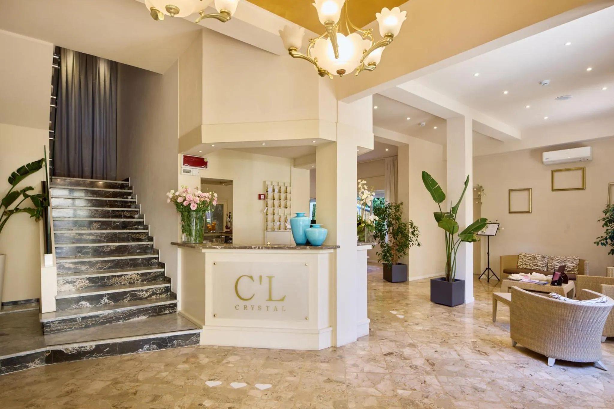 Communal lounge/ TV room in Hotel Crystal