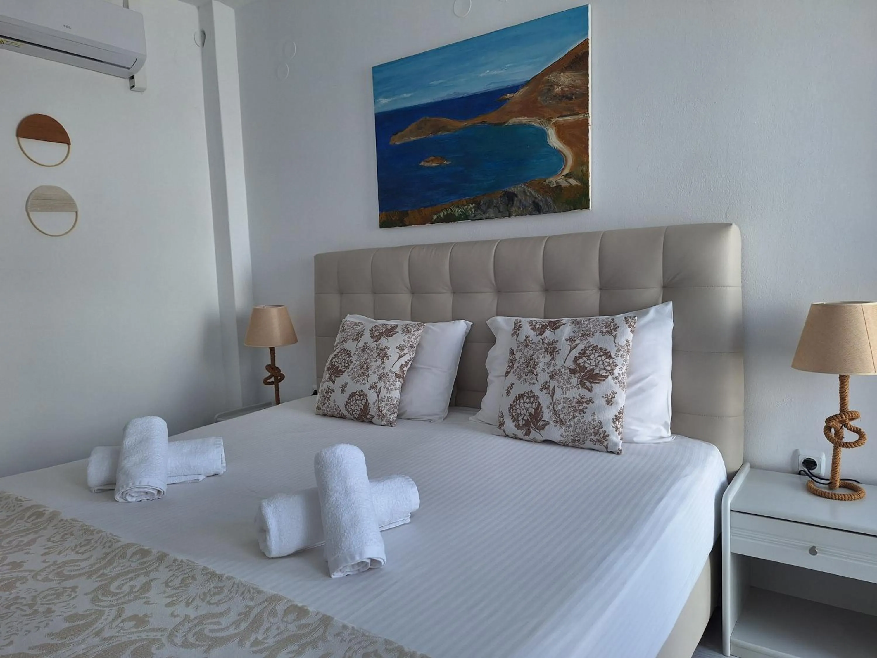 Bedroom in Εvi Evan Hotel