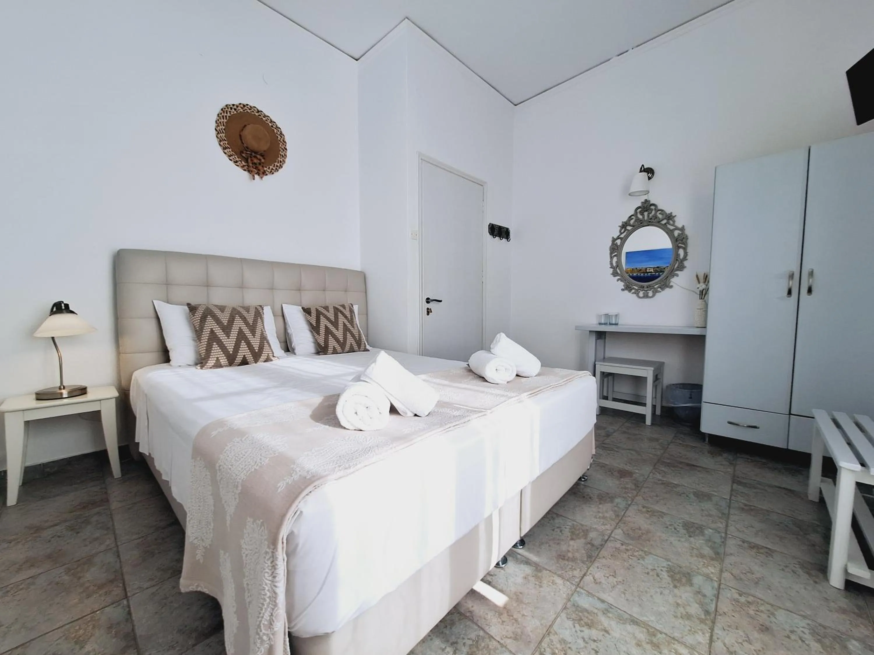 Bedroom in Εvi Evan Hotel