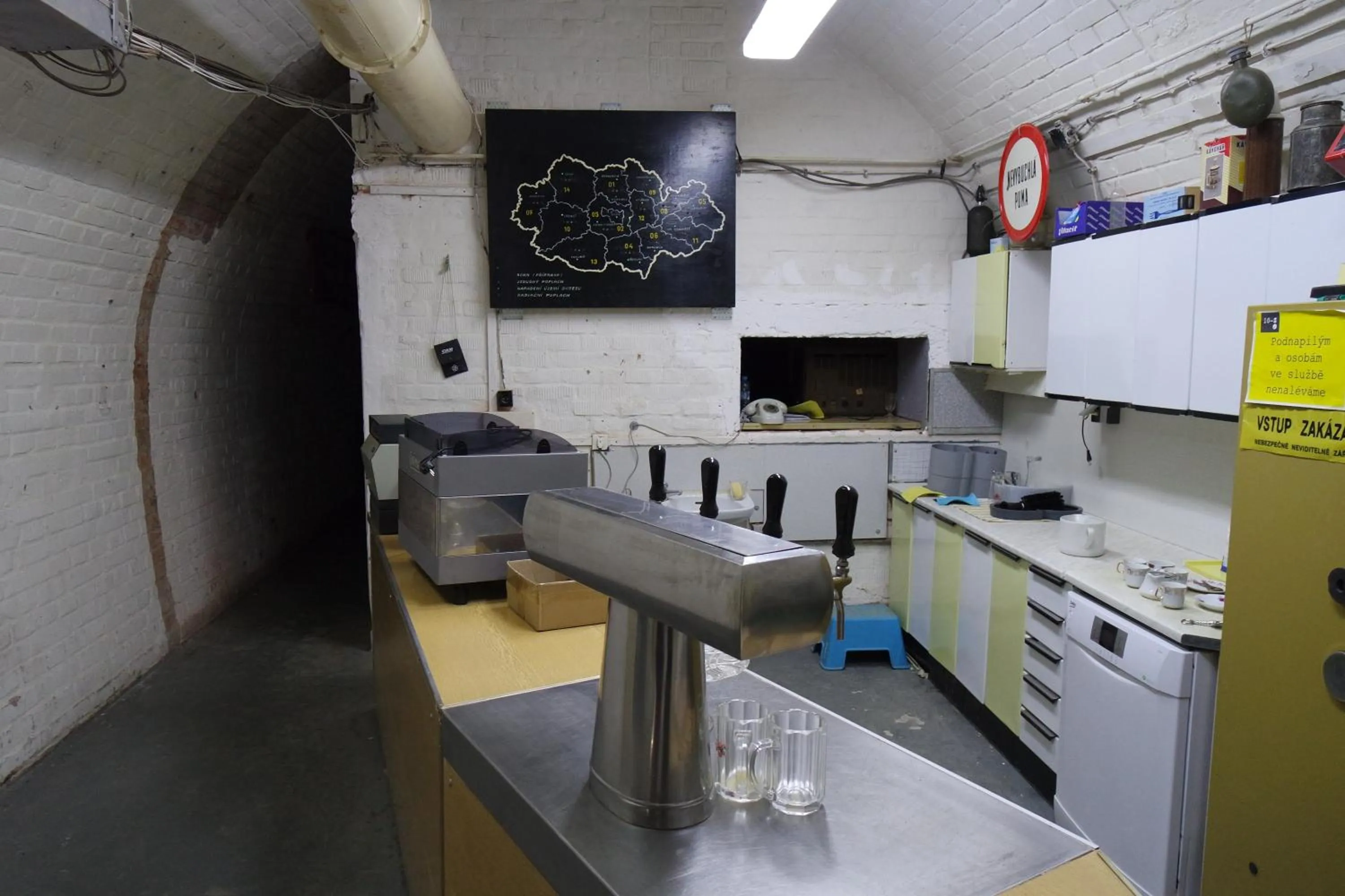 Restaurant/places to eat in 10-Z Bunker