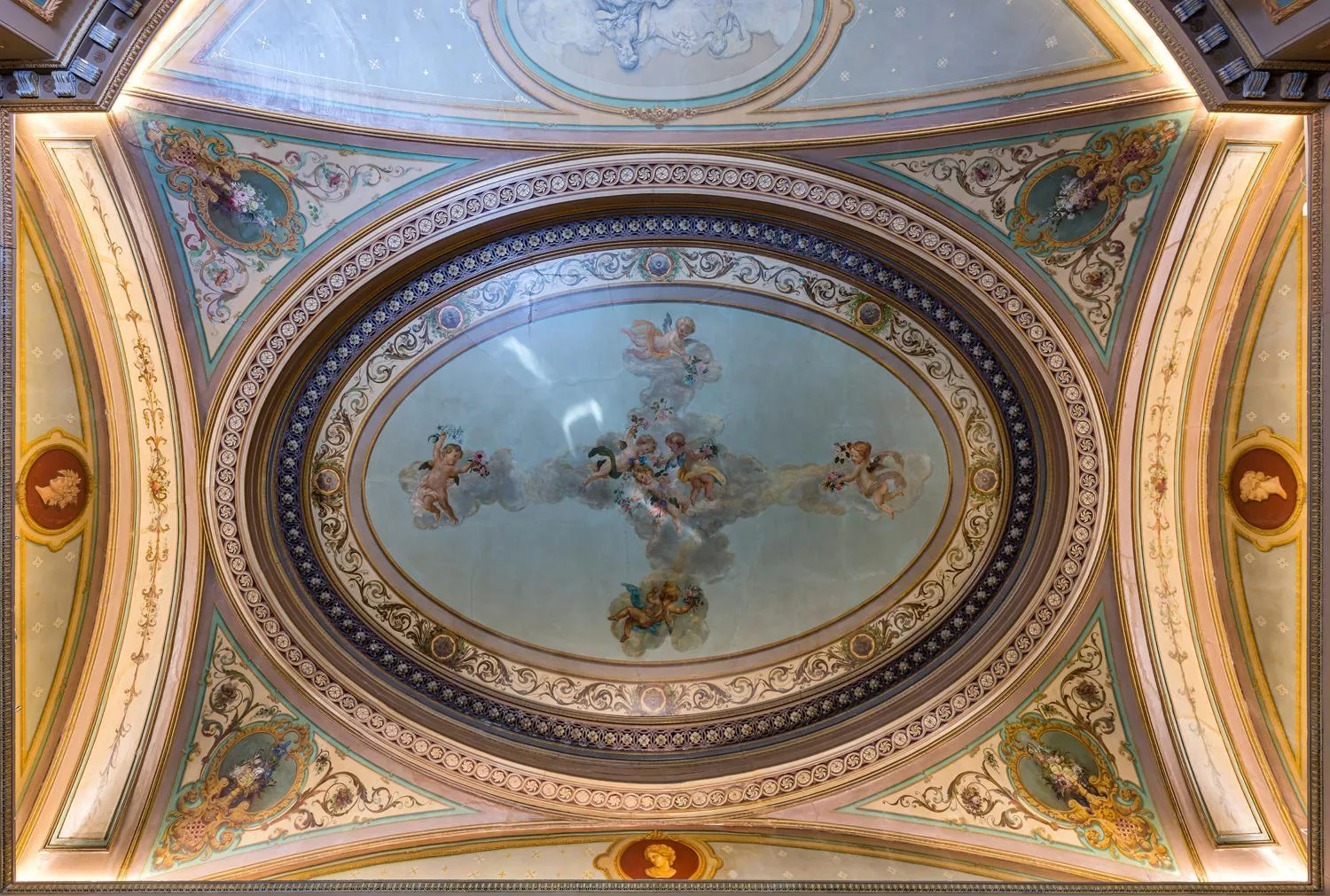 Restaurant/places to eat in The Scott