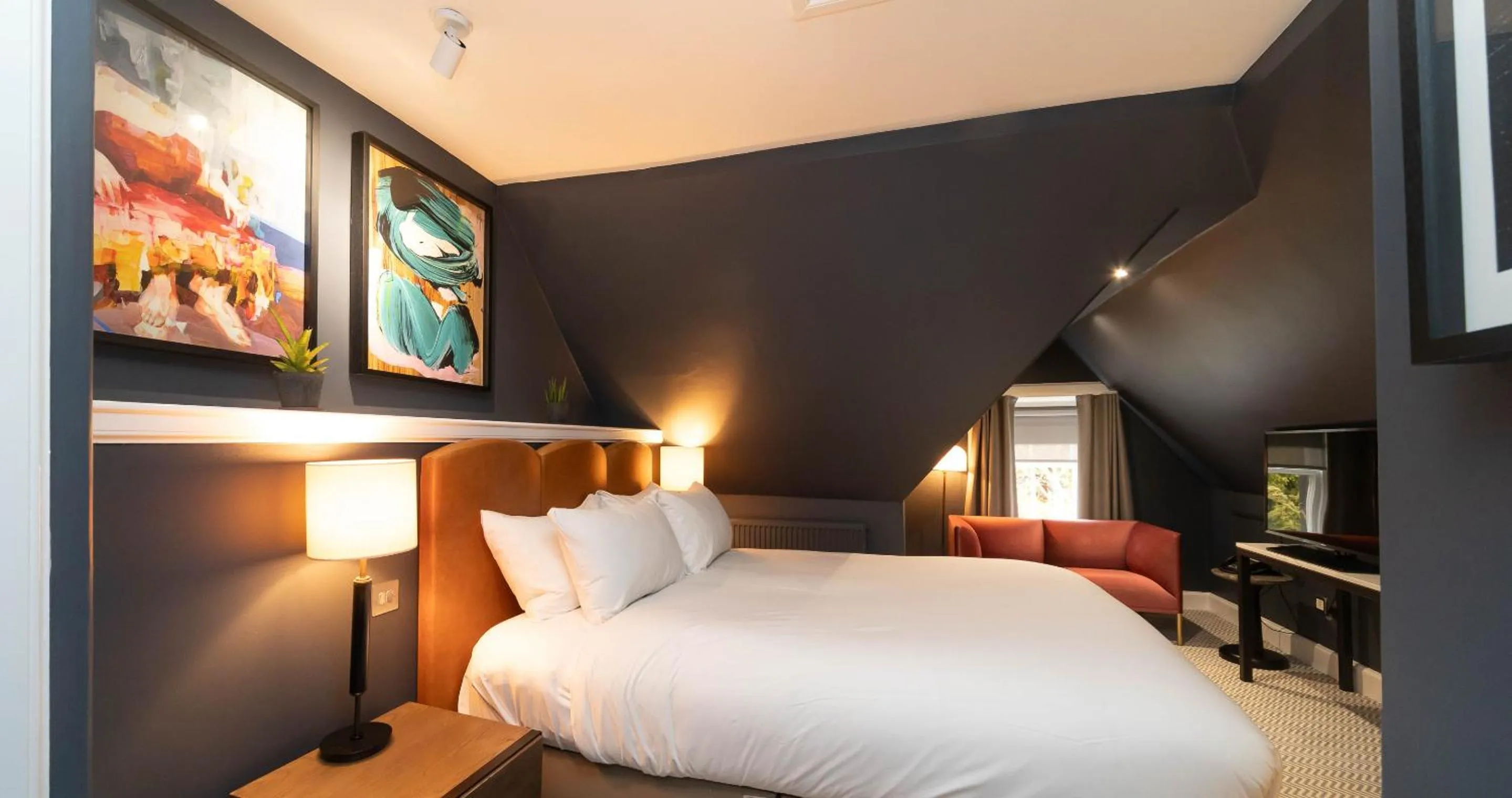 Bedroom, Bed in The Scott