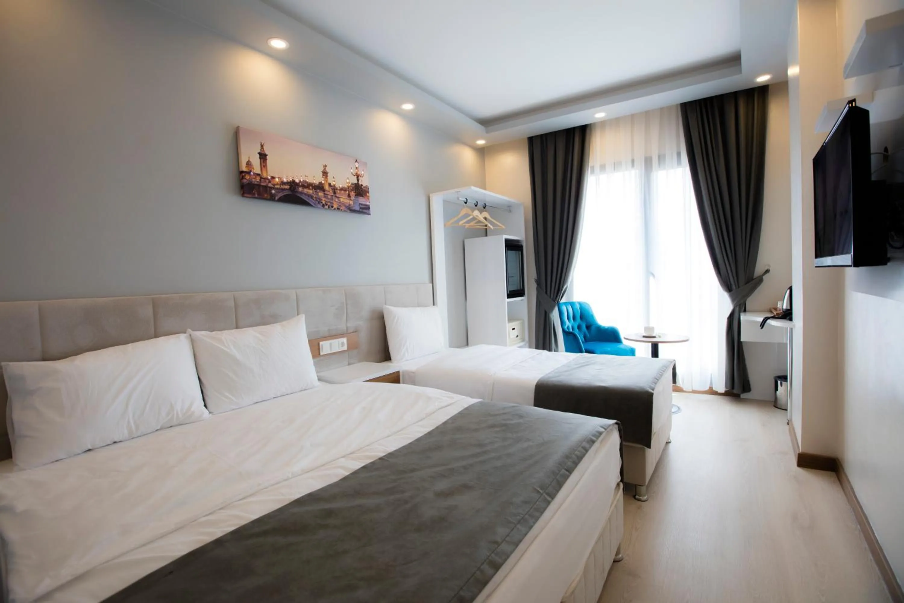 Photo of the whole room, Bed in Royal İnci Hotel