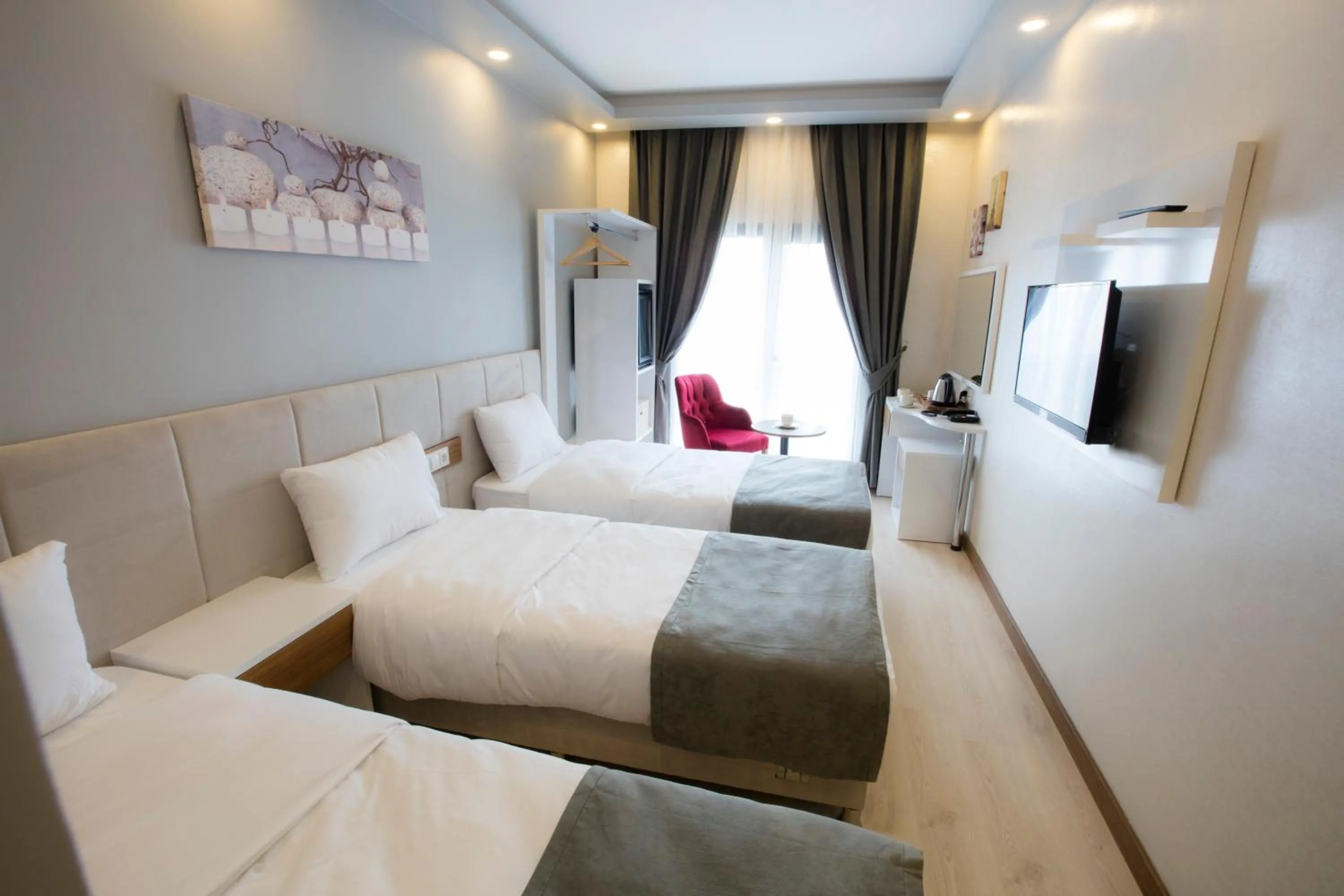 Photo of the whole room, Bed in Royal İnci Hotel