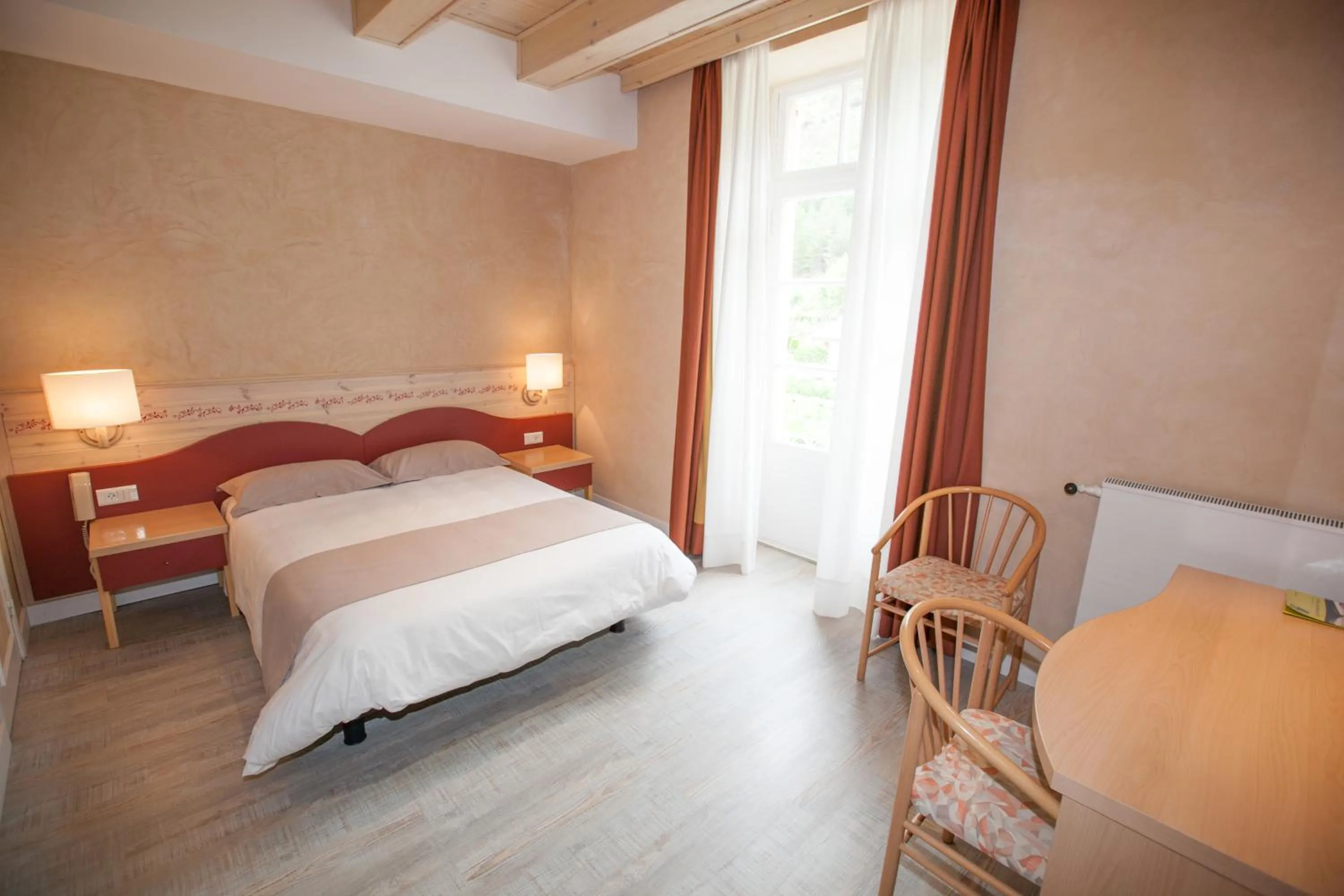 Photo of the whole room in Le Mirval