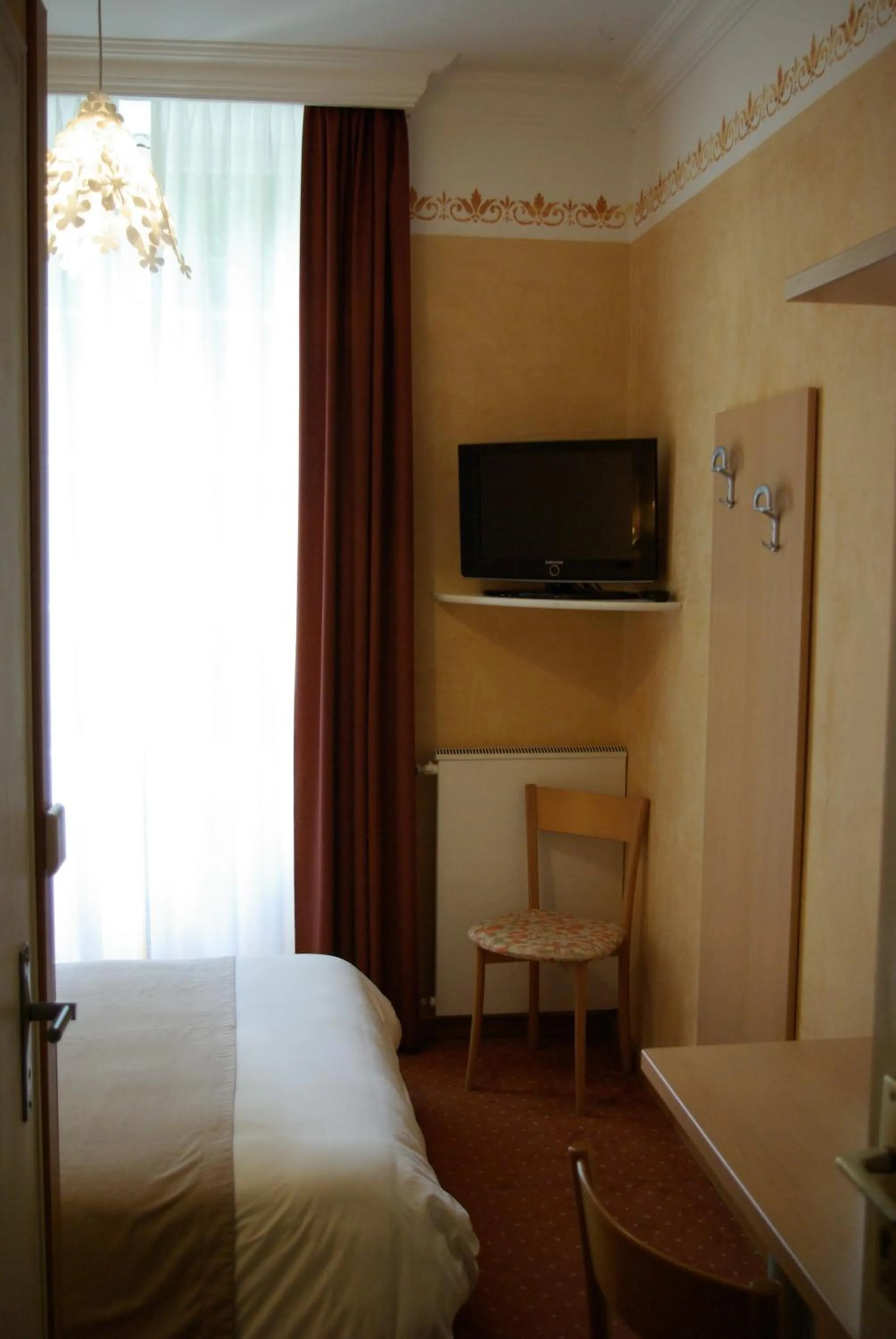 Photo of the whole room in Le Mirval