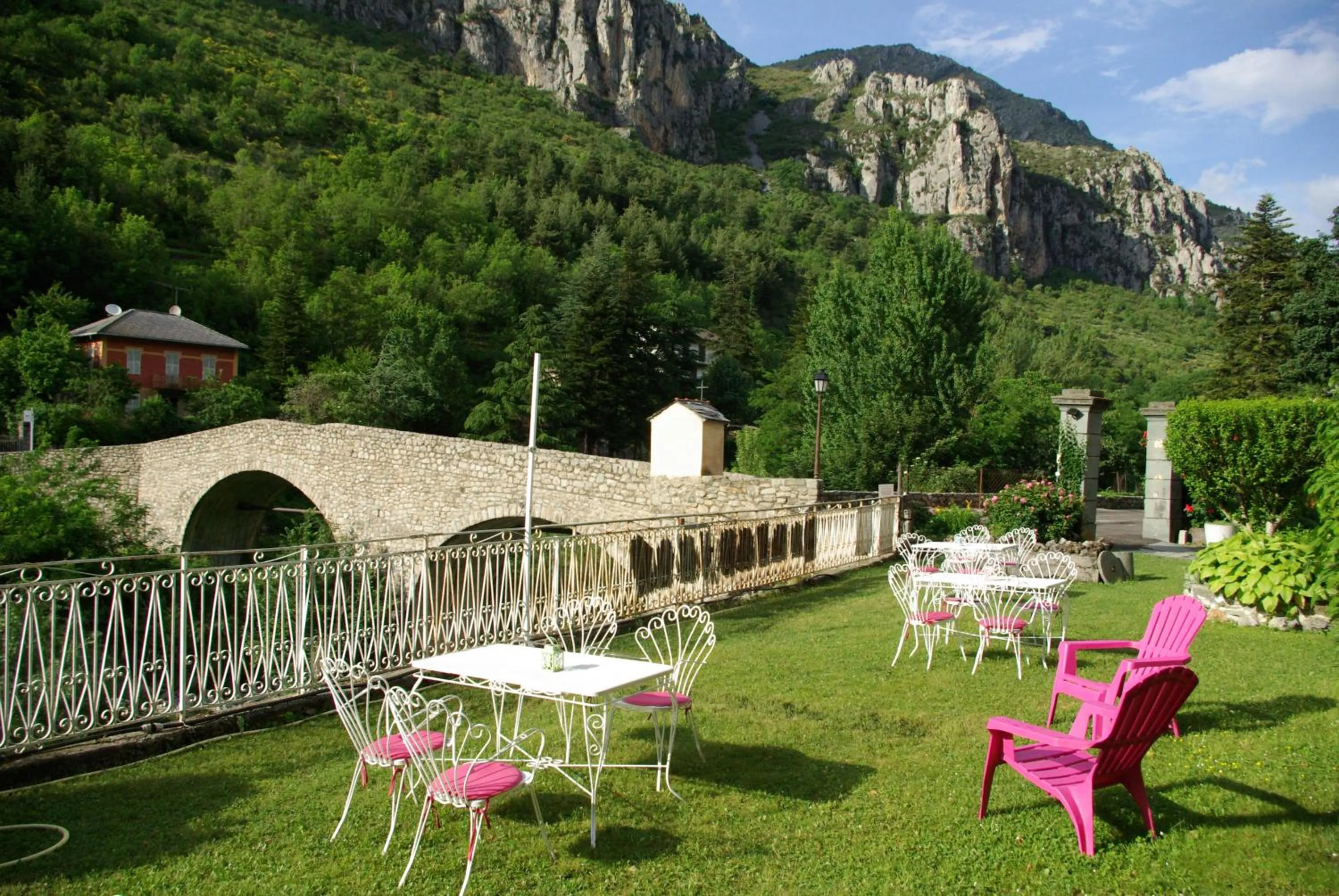 Garden view in Le Mirval